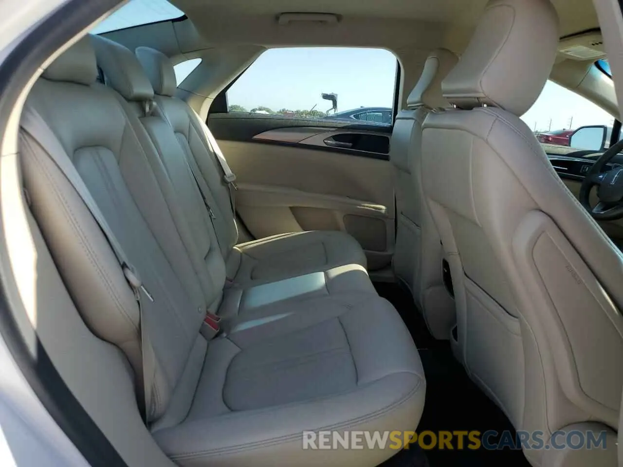 10 Photograph of a damaged car 3LN6L5A99LR618087 LINCOLN MKZ 2020