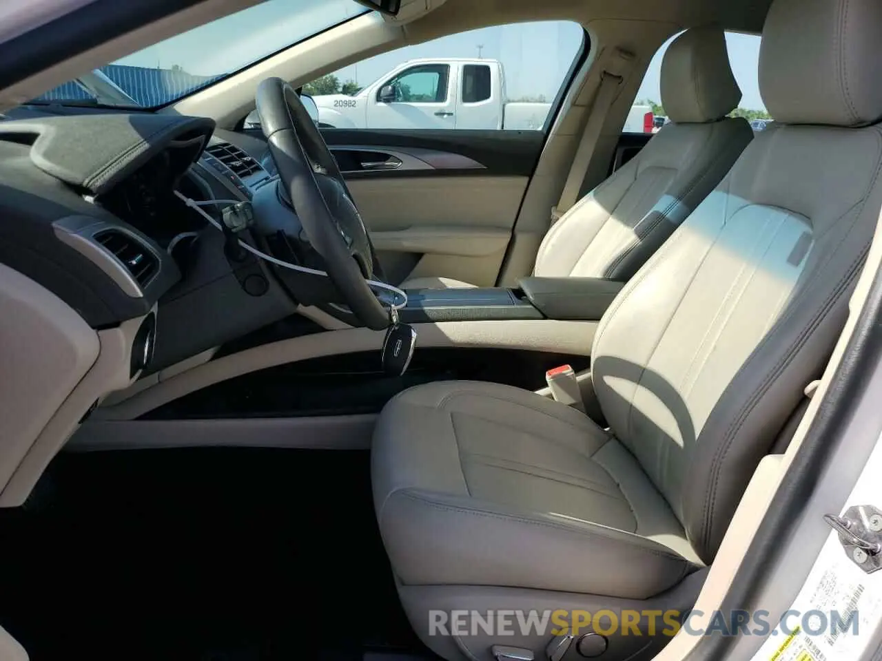 7 Photograph of a damaged car 3LN6L5A99LR618087 LINCOLN MKZ 2020