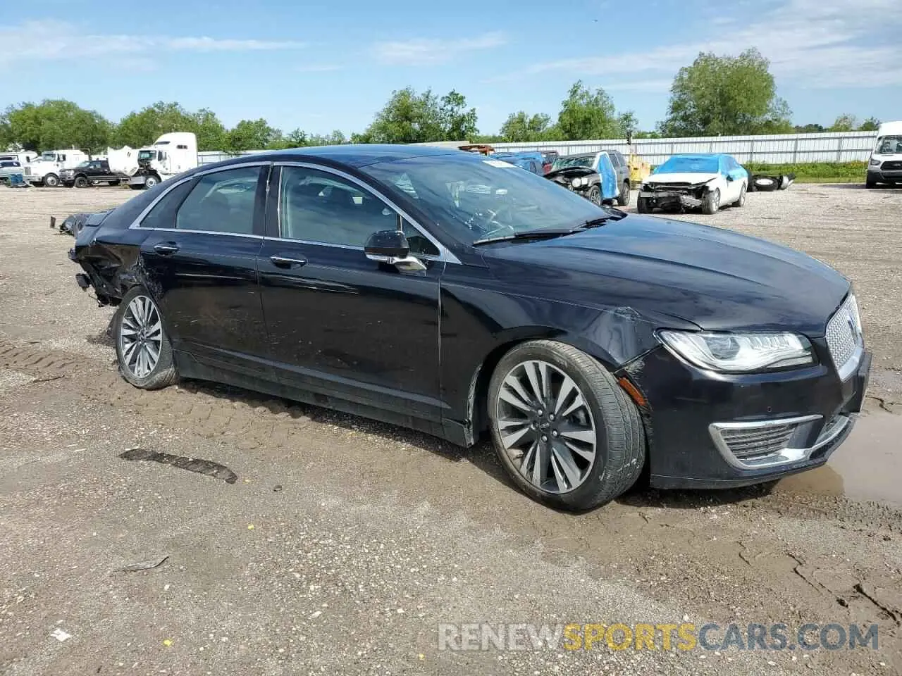 4 Photograph of a damaged car 3LN6L5E93LR609380 LINCOLN MKZ 2020