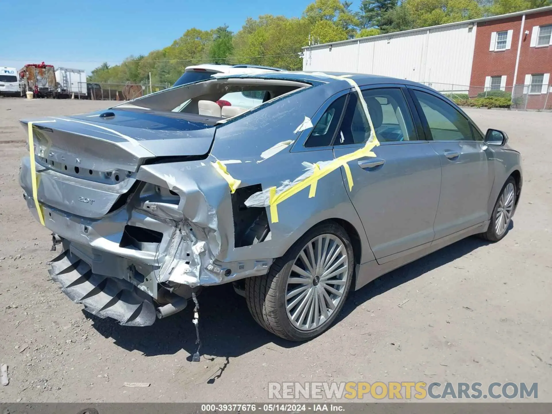 4 Photograph of a damaged car 3LN6L5E95LR602382 LINCOLN MKZ 2020