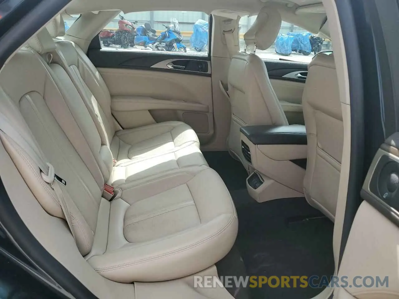 10 Photograph of a damaged car 3LN6L5E99LR608752 LINCOLN MKZ 2020
