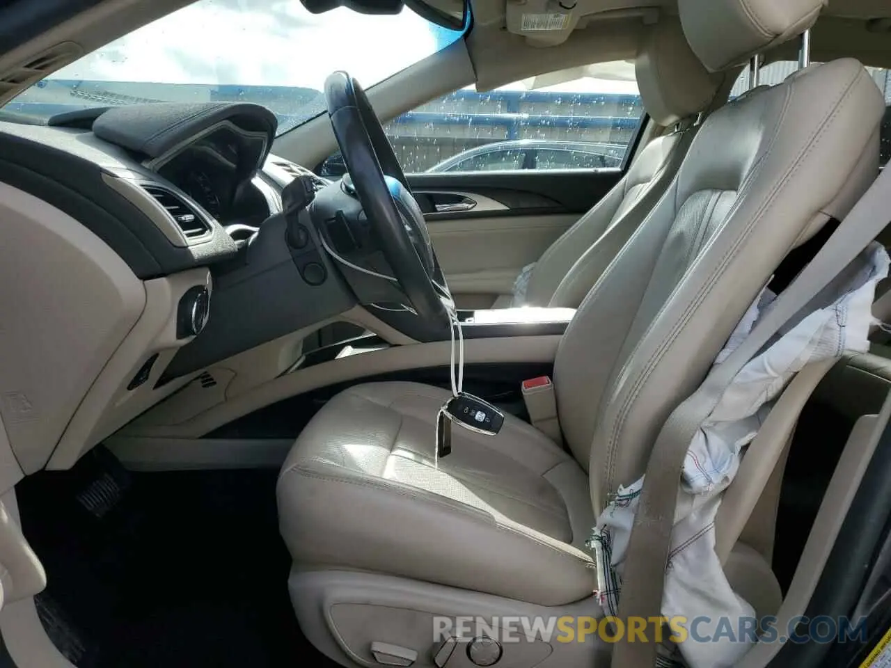 7 Photograph of a damaged car 3LN6L5E99LR608752 LINCOLN MKZ 2020