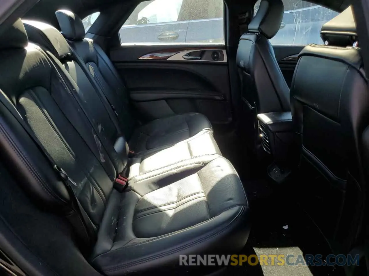 10 Photograph of a damaged car 3LN6L5F94LR613596 LINCOLN MKZ 2020