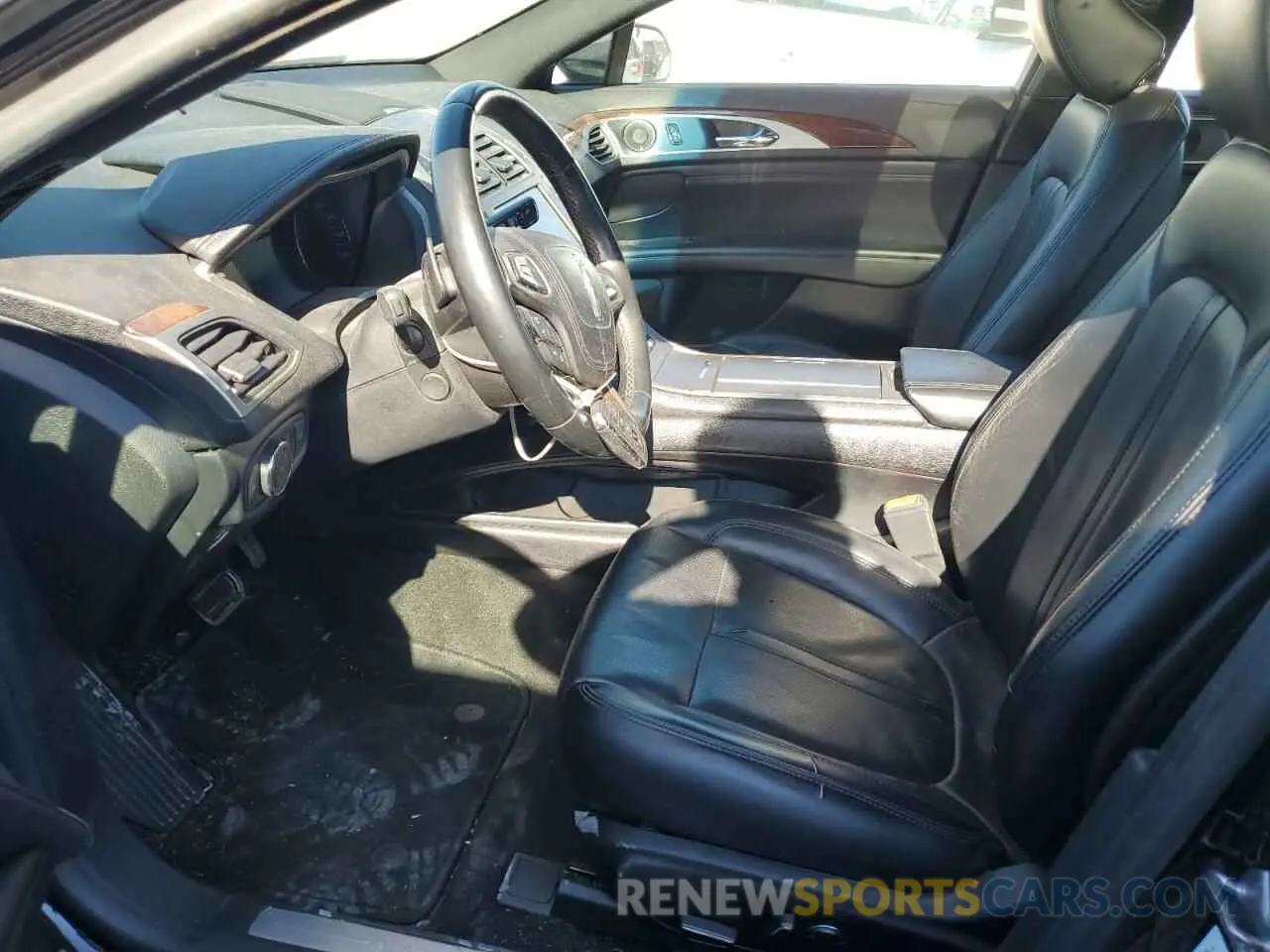 7 Photograph of a damaged car 3LN6L5F94LR613596 LINCOLN MKZ 2020