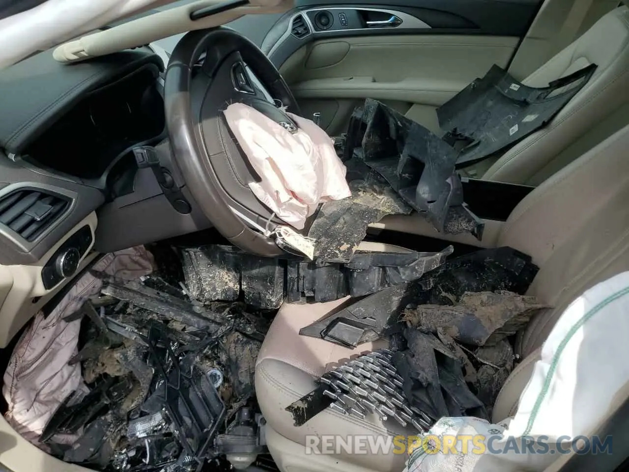 7 Photograph of a damaged car 3LN6L5F95LR609041 LINCOLN MKZ 2020