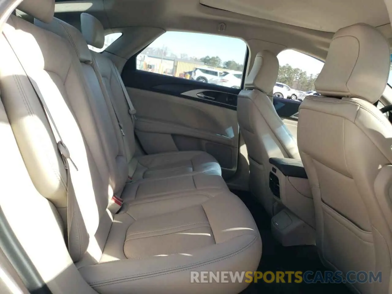 10 Photograph of a damaged car 3LN6L5F96LR614295 LINCOLN MKZ 2020
