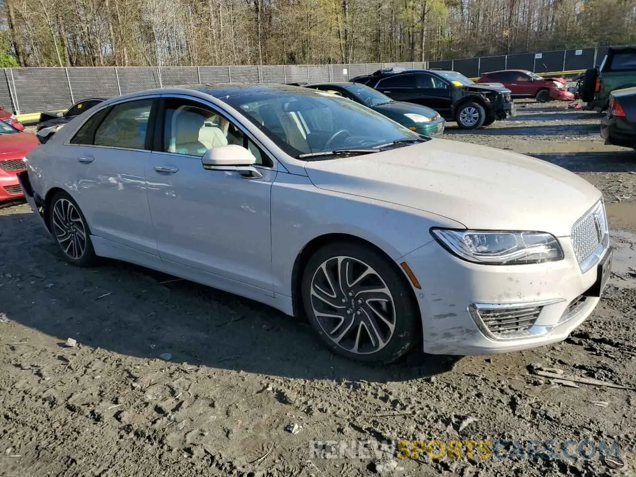 4 Photograph of a damaged car 3LN6L5F97LR606013 LINCOLN MKZ 2020