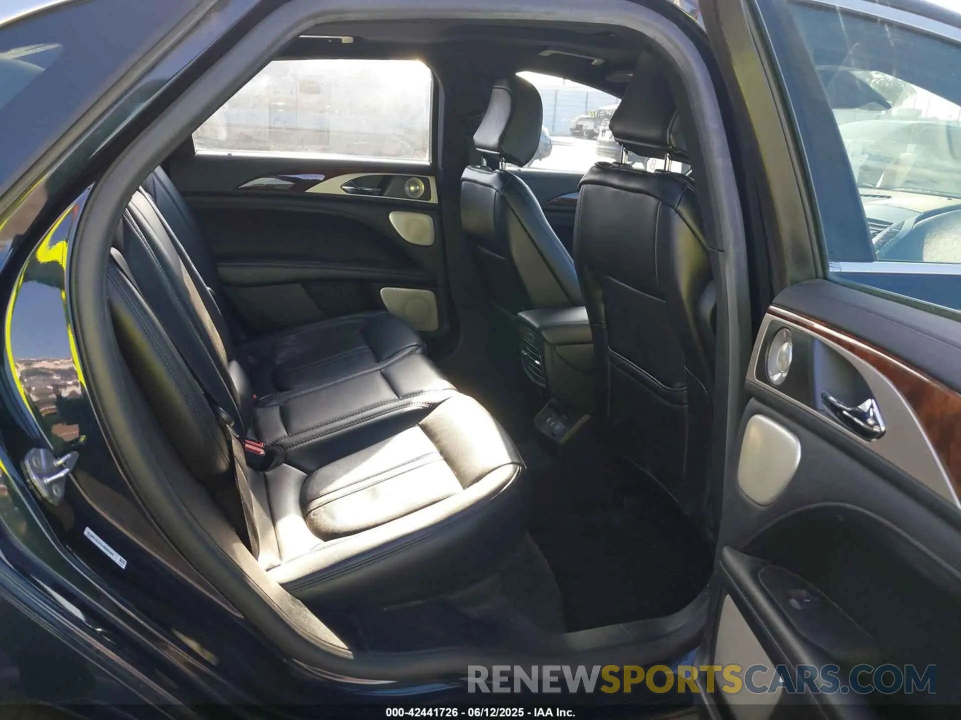 8 Photograph of a damaged car 3LN6L5LU1LR603584 LINCOLN MKZ 2020