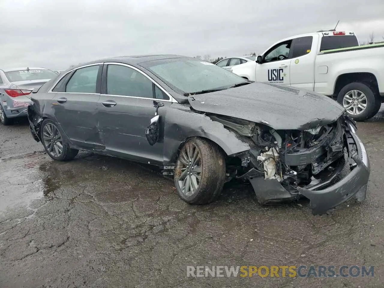 4 Photograph of a damaged car 3LN6L5LU3LR611539 LINCOLN MKZ 2020