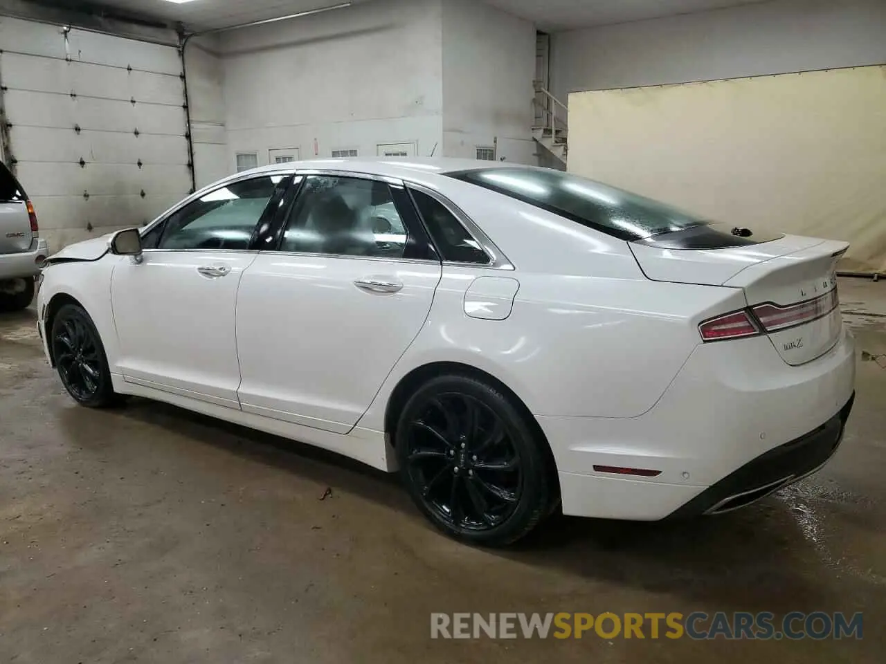 2 Photograph of a damaged car 3LN6L5LU6LR621966 LINCOLN MKZ 2020
