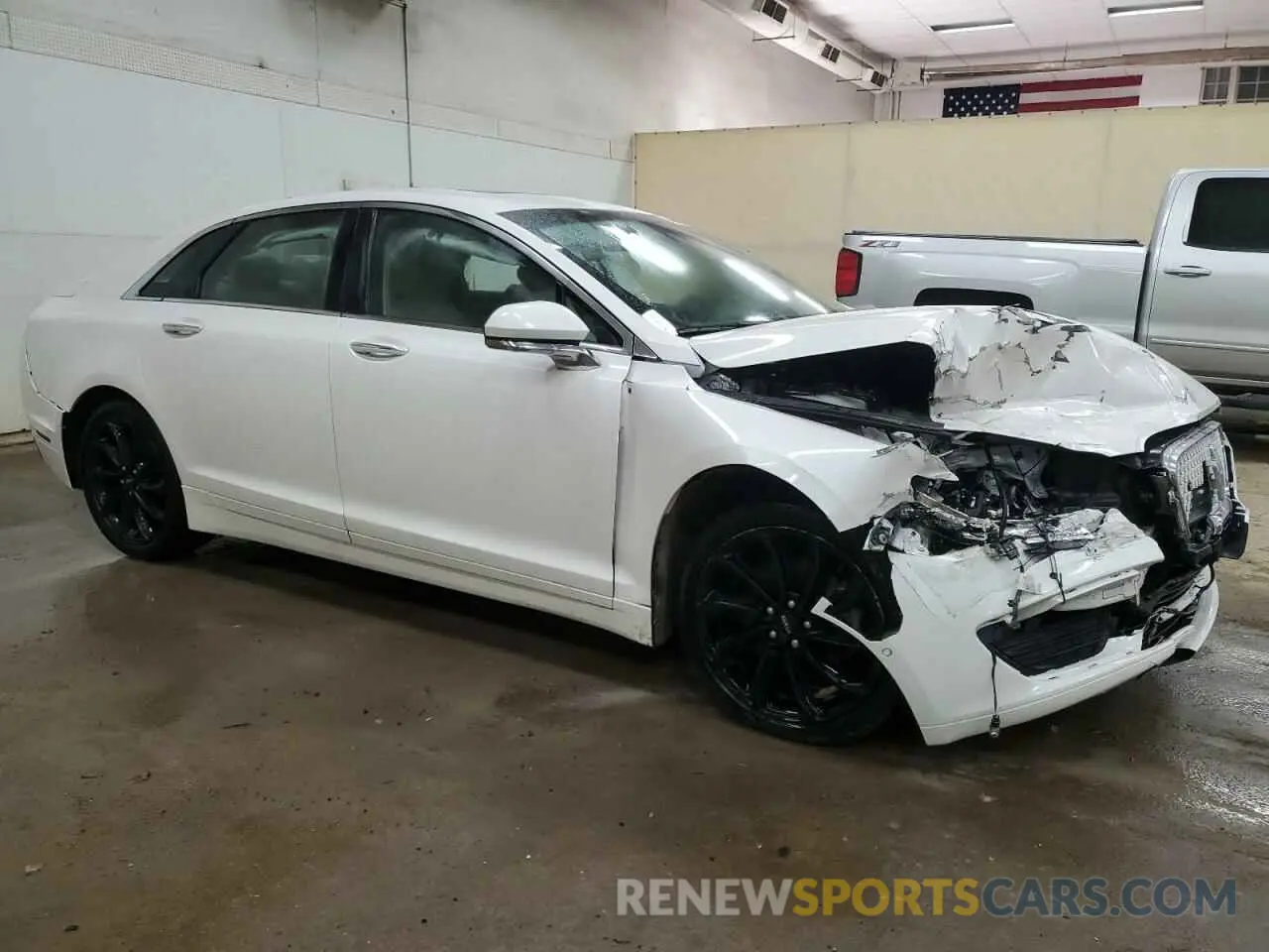 4 Photograph of a damaged car 3LN6L5LU6LR621966 LINCOLN MKZ 2020