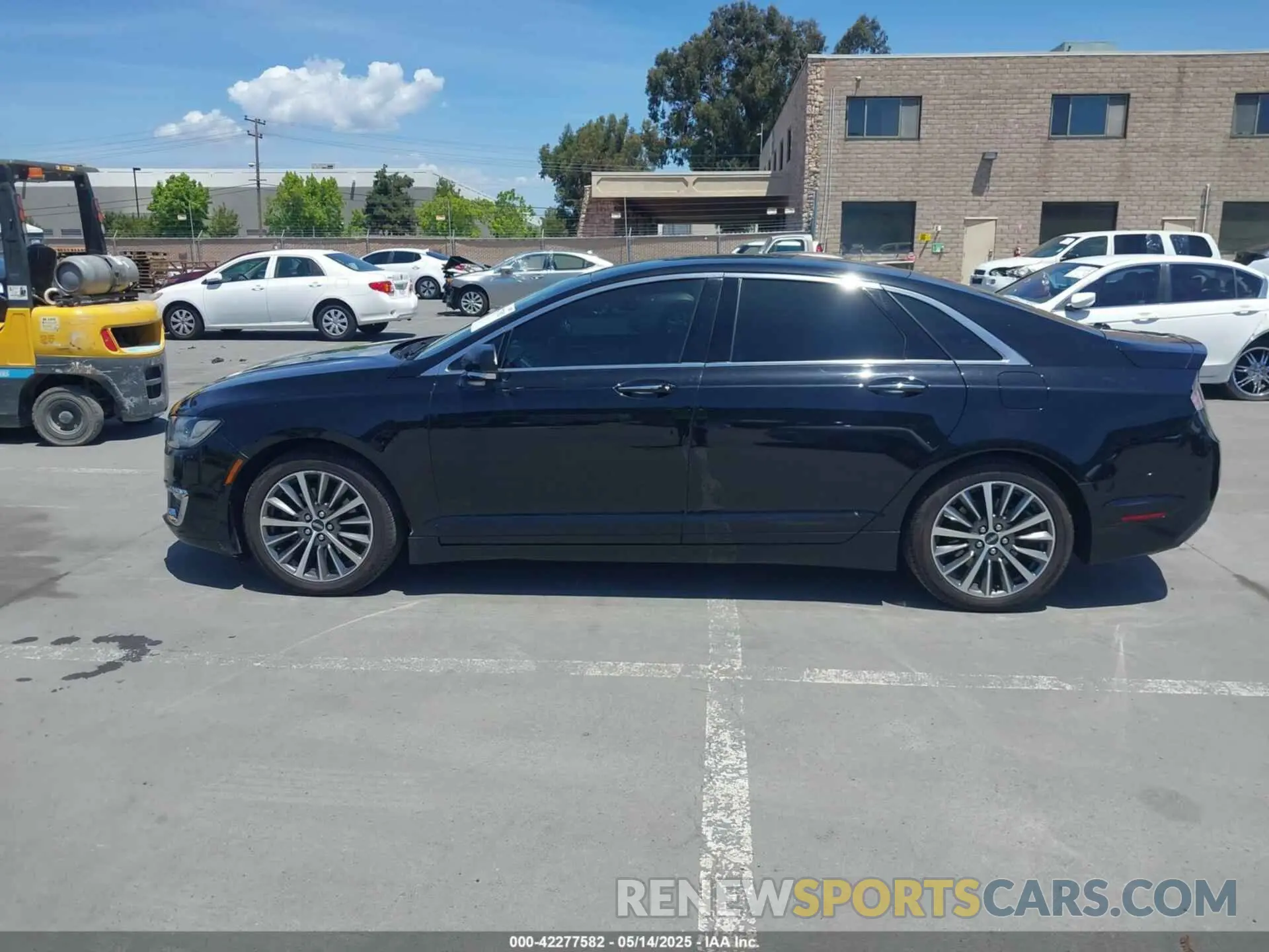 14 Photograph of a damaged car 3LN6L5LU0KR614056 LINCOLN MKZ HYBRID 2019