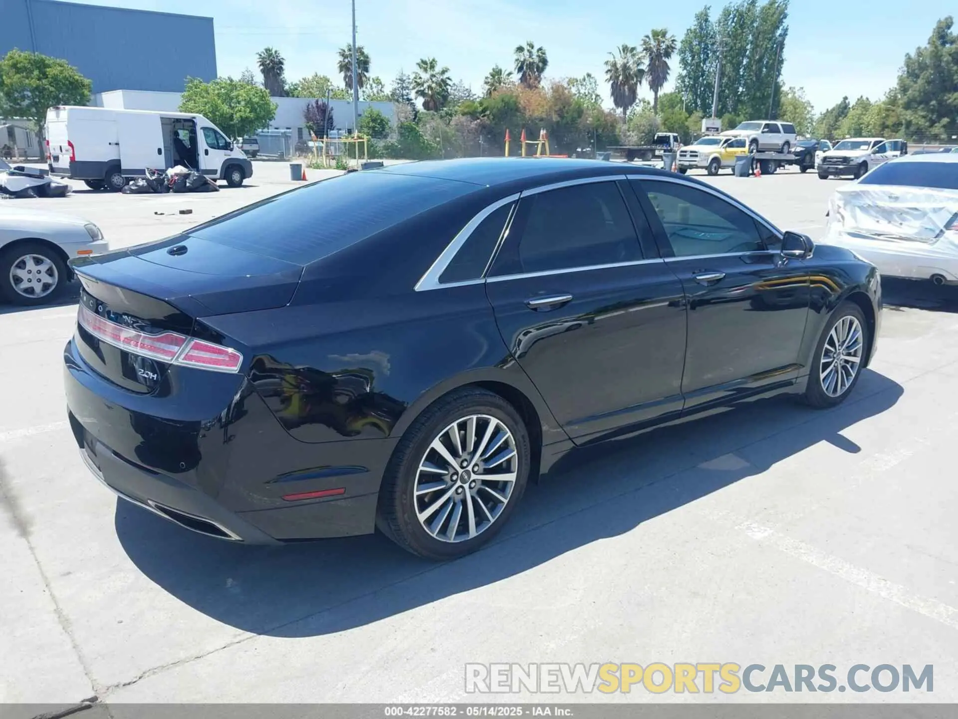 4 Photograph of a damaged car 3LN6L5LU0KR614056 LINCOLN MKZ HYBRID 2019