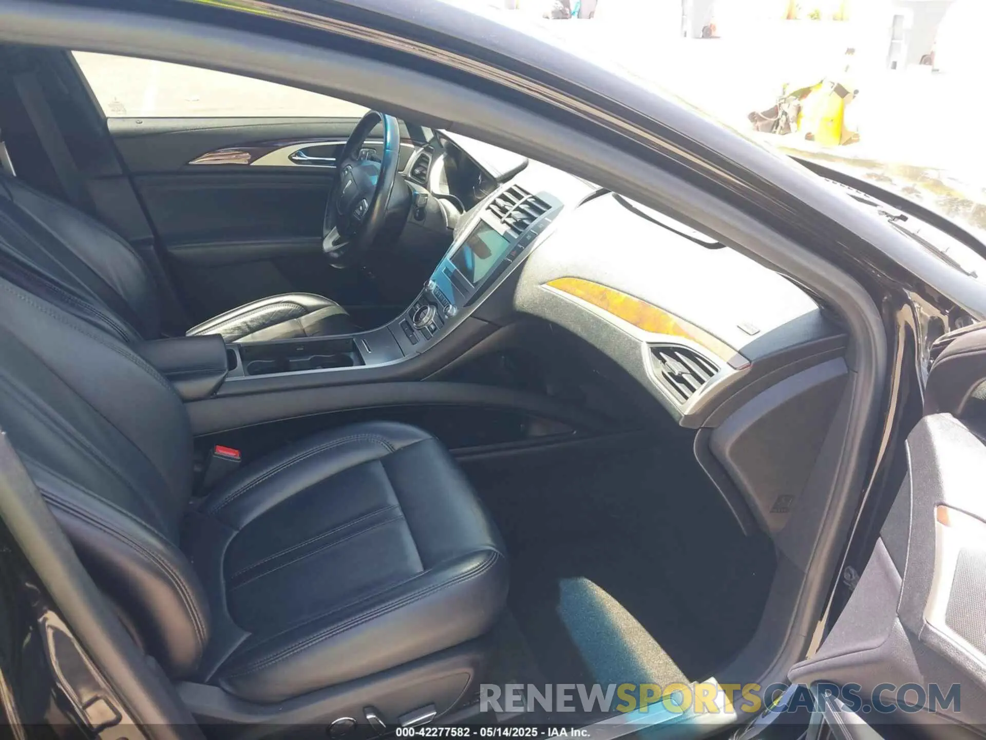 5 Photograph of a damaged car 3LN6L5LU0KR614056 LINCOLN MKZ HYBRID 2019