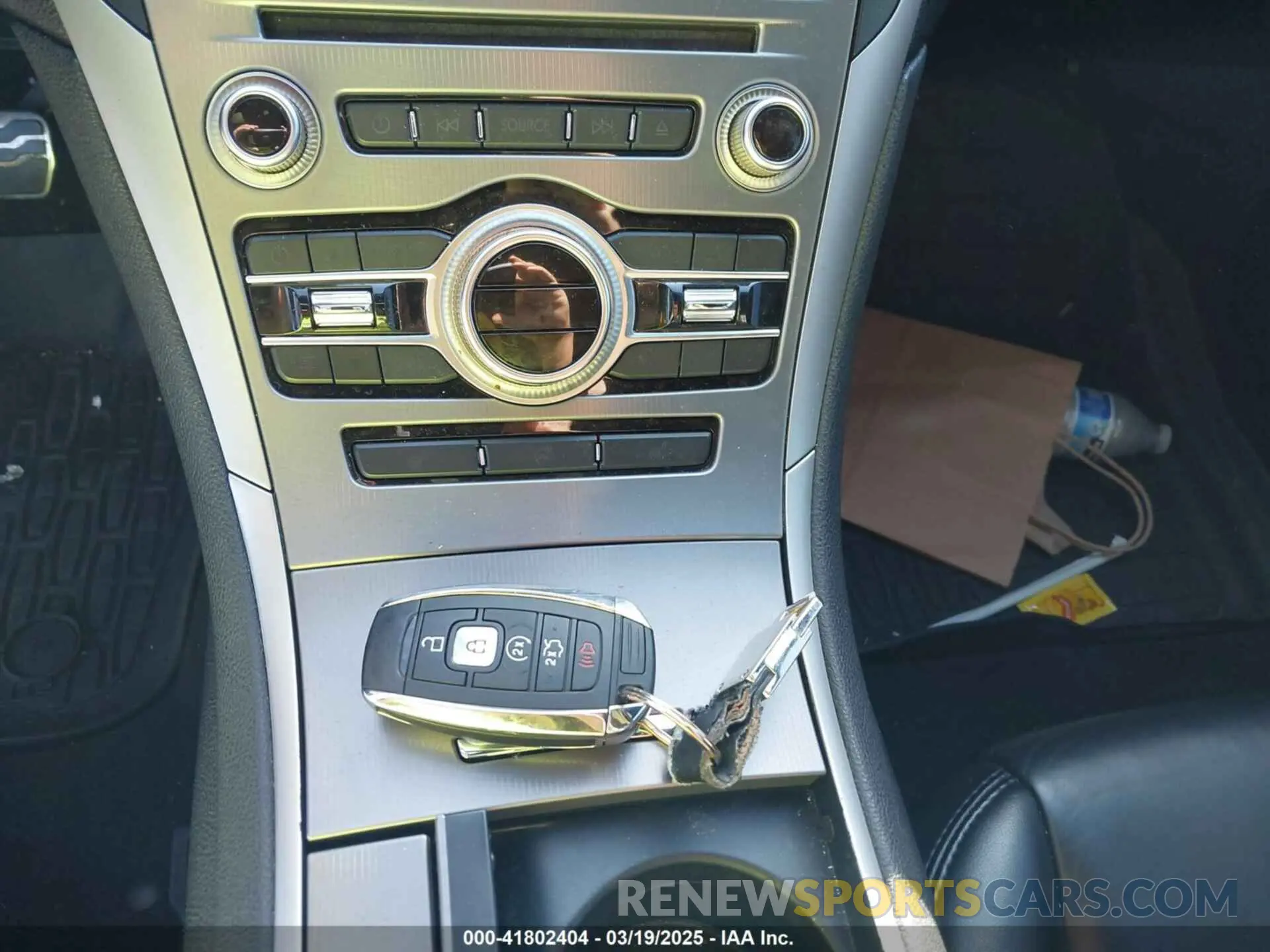 11 Photograph of a damaged car 3LN6L5LU4KR621656 LINCOLN MKZ HYBRID 2019