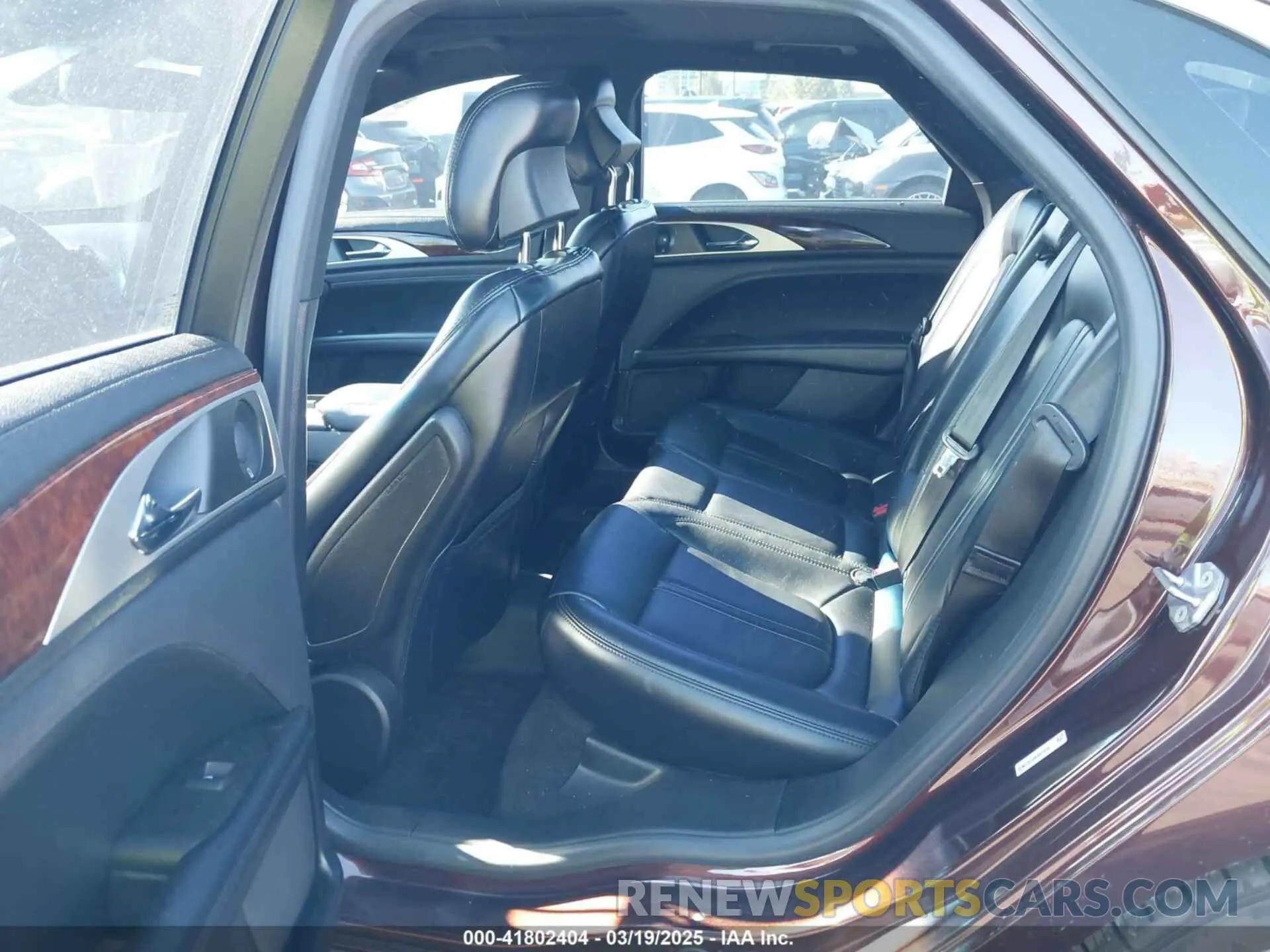 8 Photograph of a damaged car 3LN6L5LU4KR621656 LINCOLN MKZ HYBRID 2019