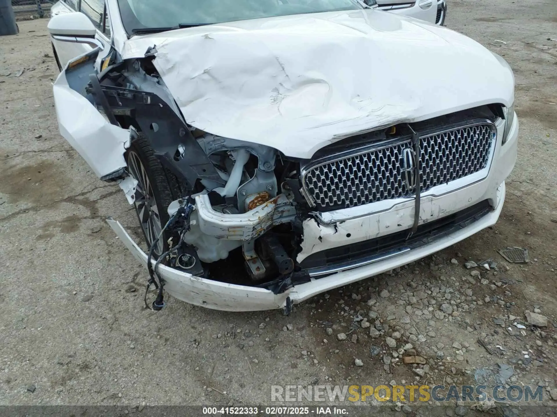 17 Photograph of a damaged car 3LN6L5MU1KR631351 LINCOLN MKZ HYBRID 2019