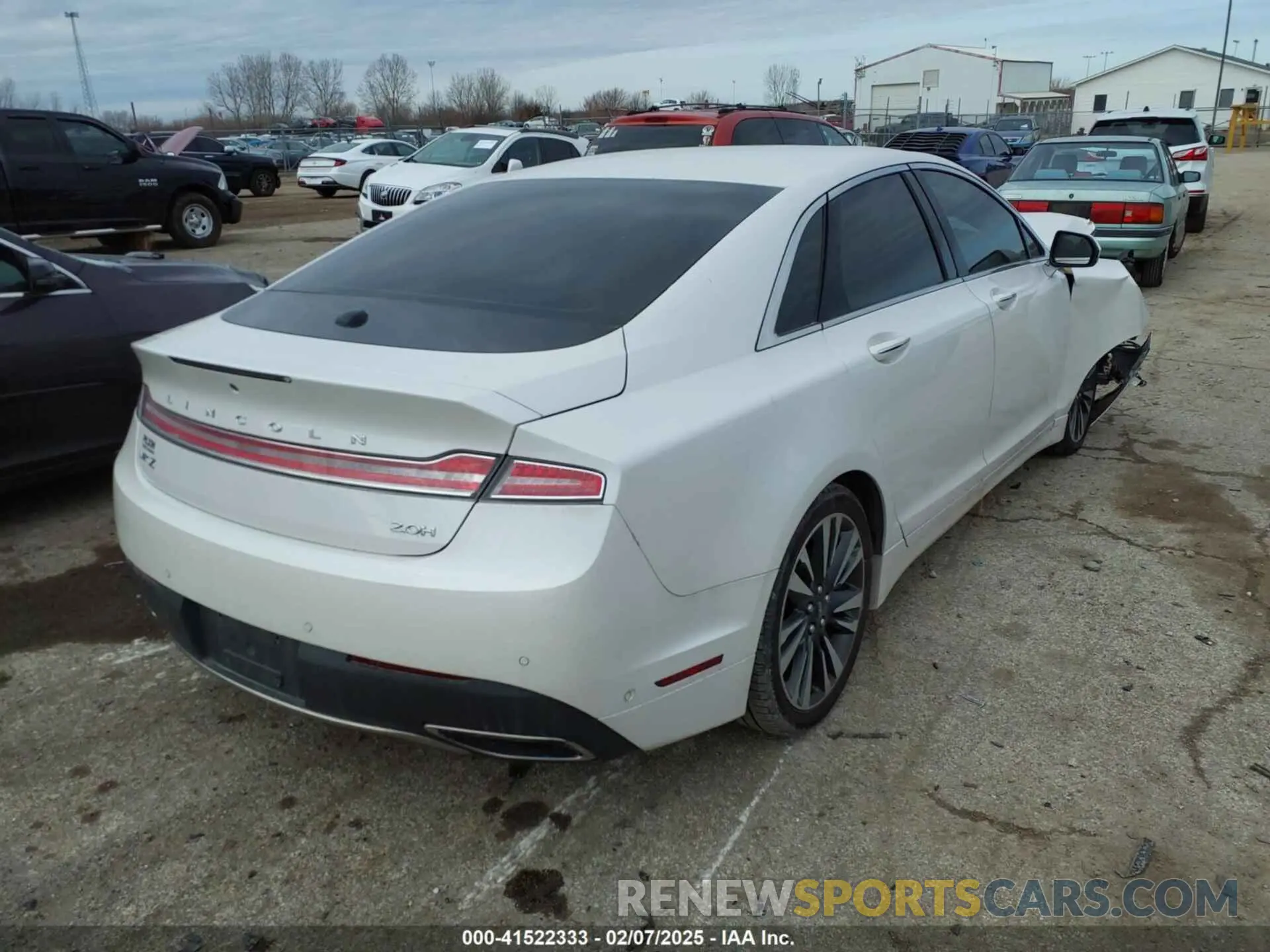 4 Photograph of a damaged car 3LN6L5MU1KR631351 LINCOLN MKZ HYBRID 2019