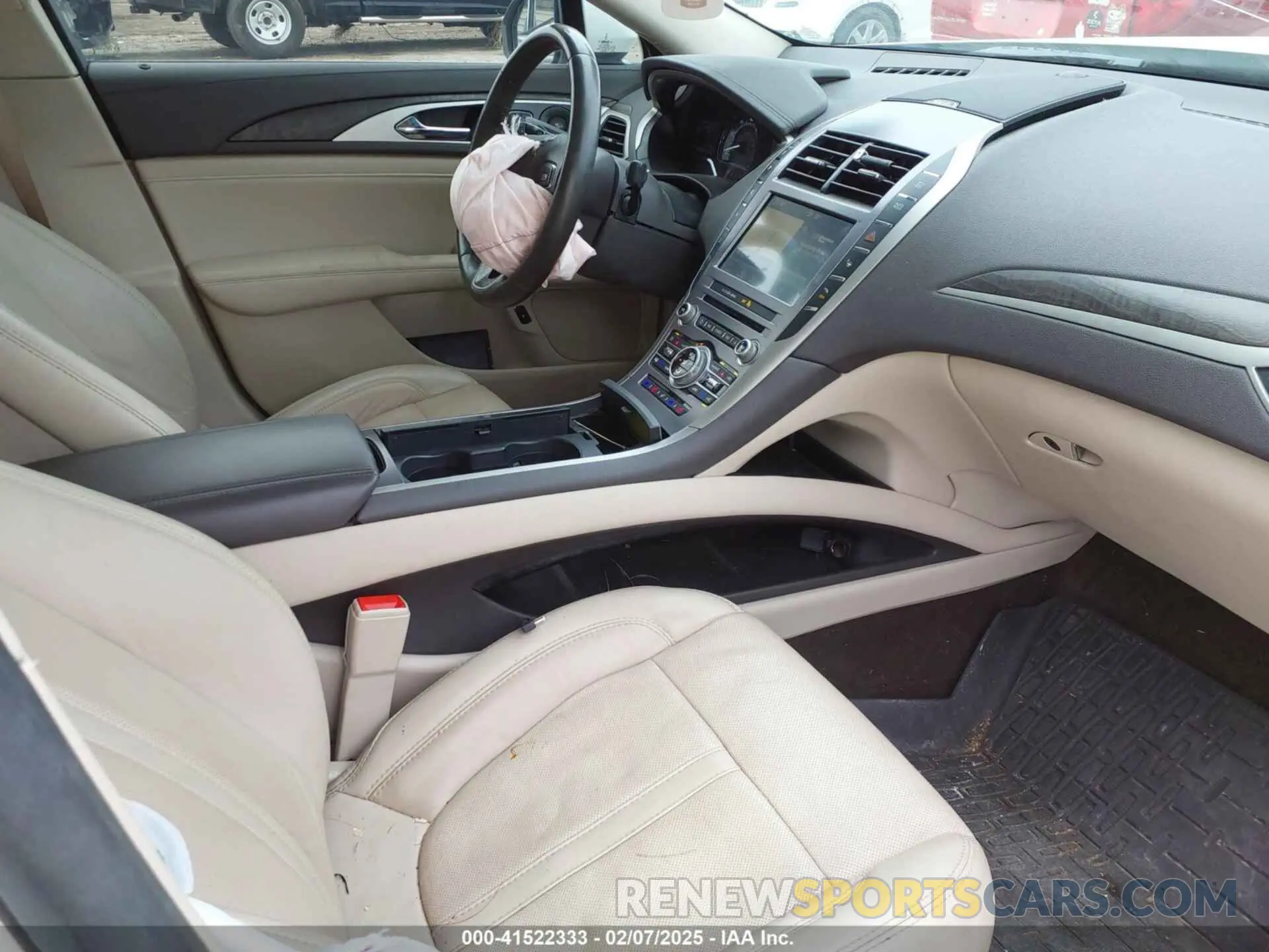 5 Photograph of a damaged car 3LN6L5MU1KR631351 LINCOLN MKZ HYBRID 2019