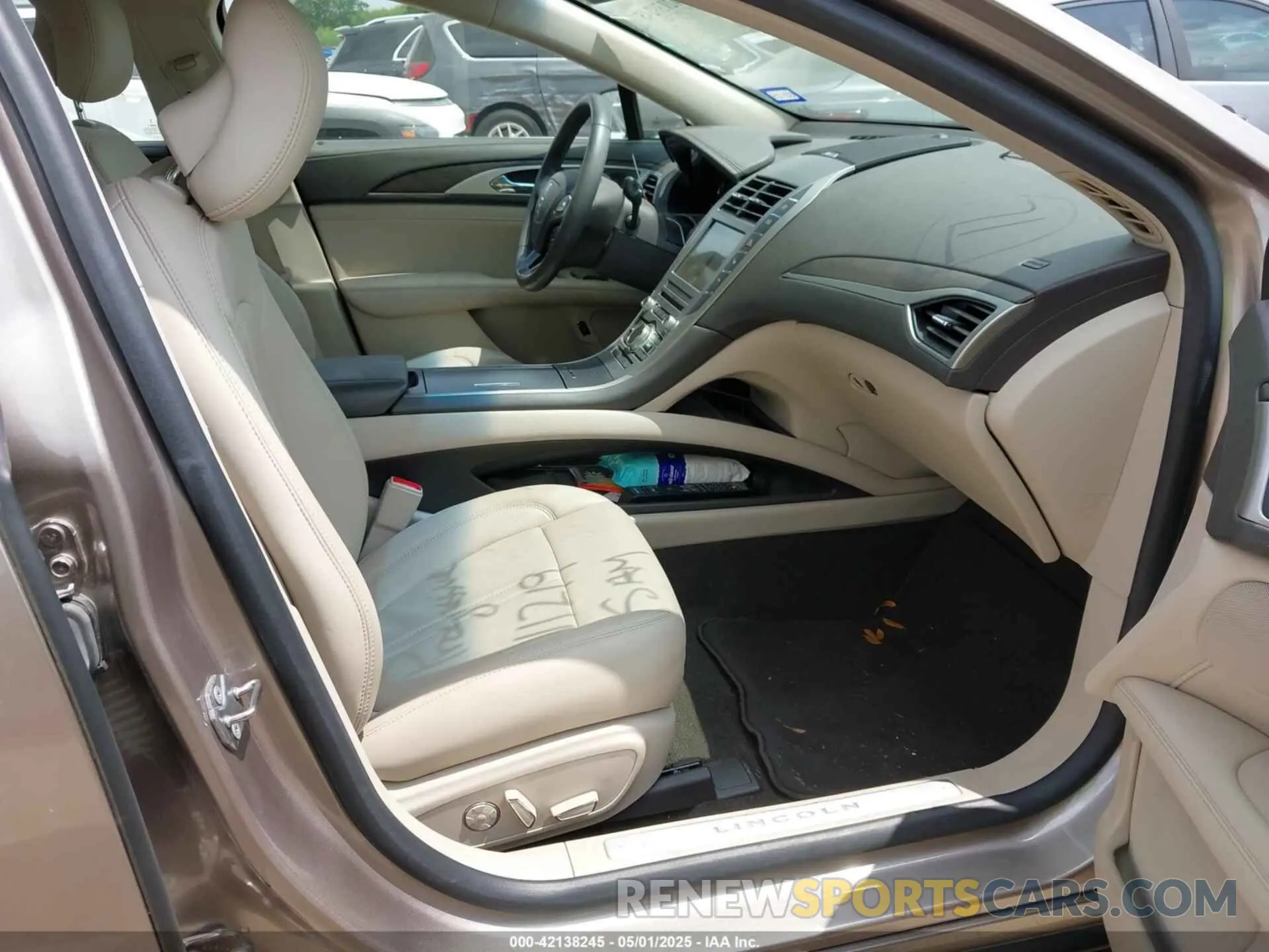 5 Photograph of a damaged car 3LN6L5MU3KR607827 LINCOLN MKZ HYBRID 2019