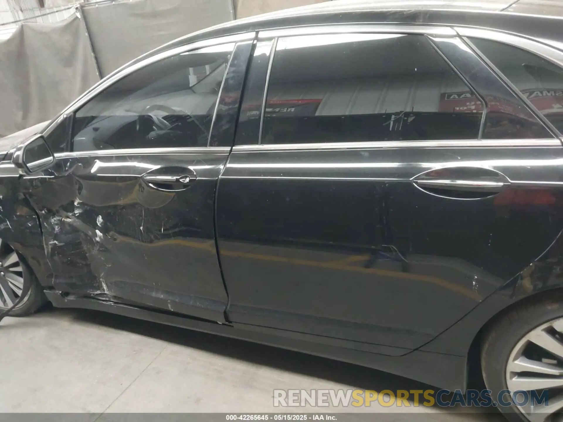 14 Photograph of a damaged car 3LN6L5MU3KR618696 LINCOLN MKZ HYBRID 2019