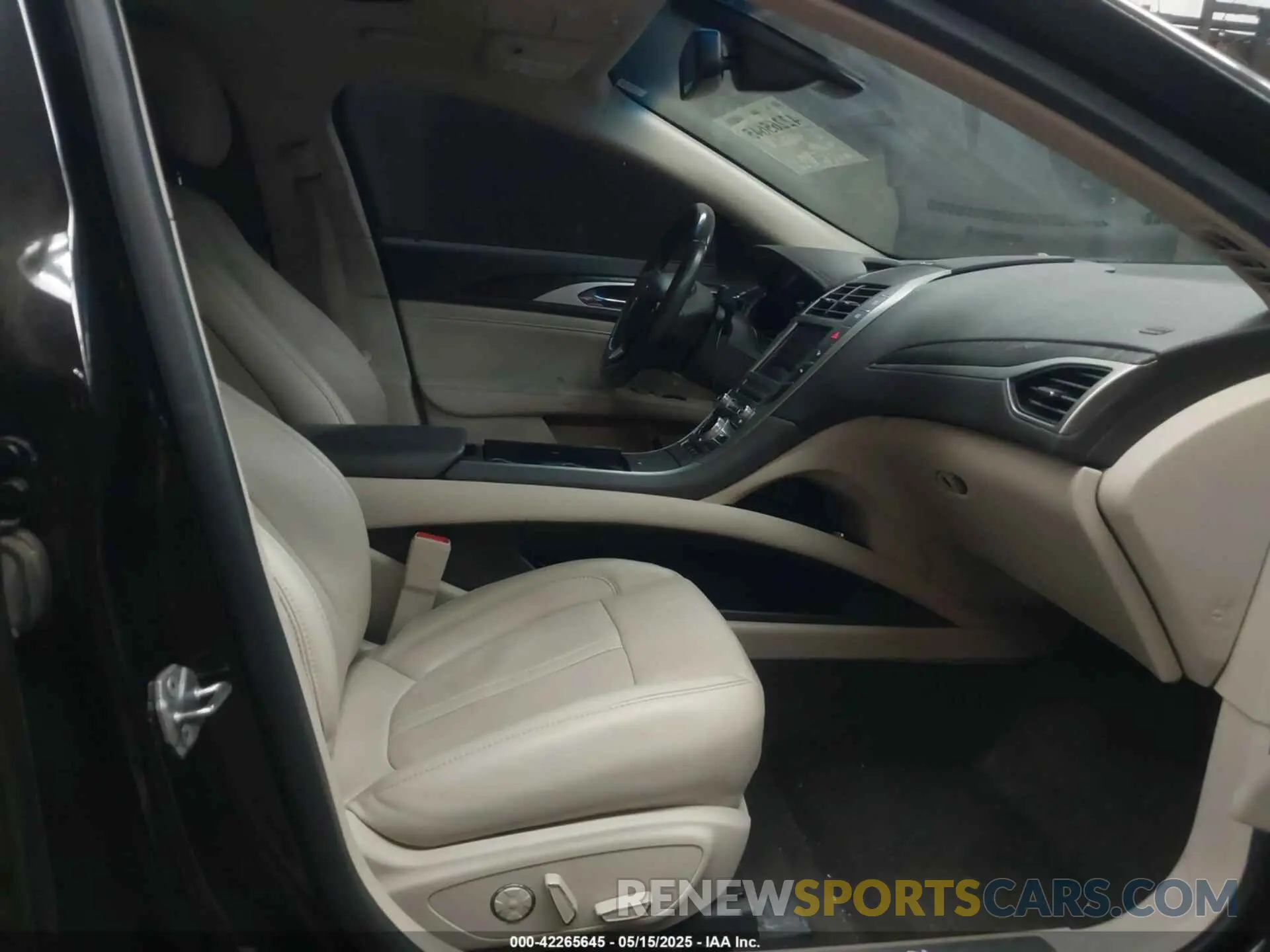 5 Photograph of a damaged car 3LN6L5MU3KR618696 LINCOLN MKZ HYBRID 2019