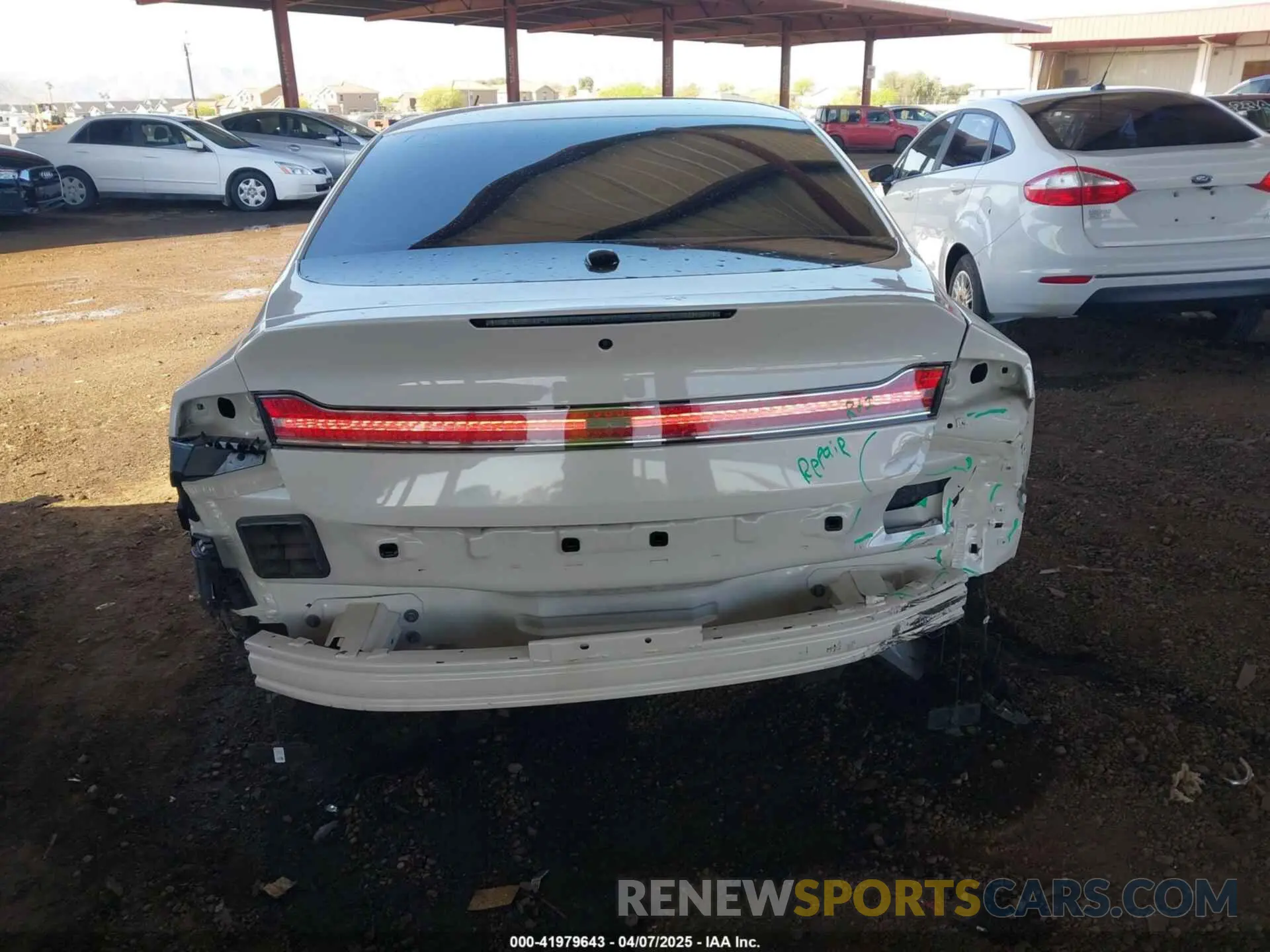 17 Photograph of a damaged car 3LN6L5MU8KR608469 LINCOLN MKZ HYBRID 2019