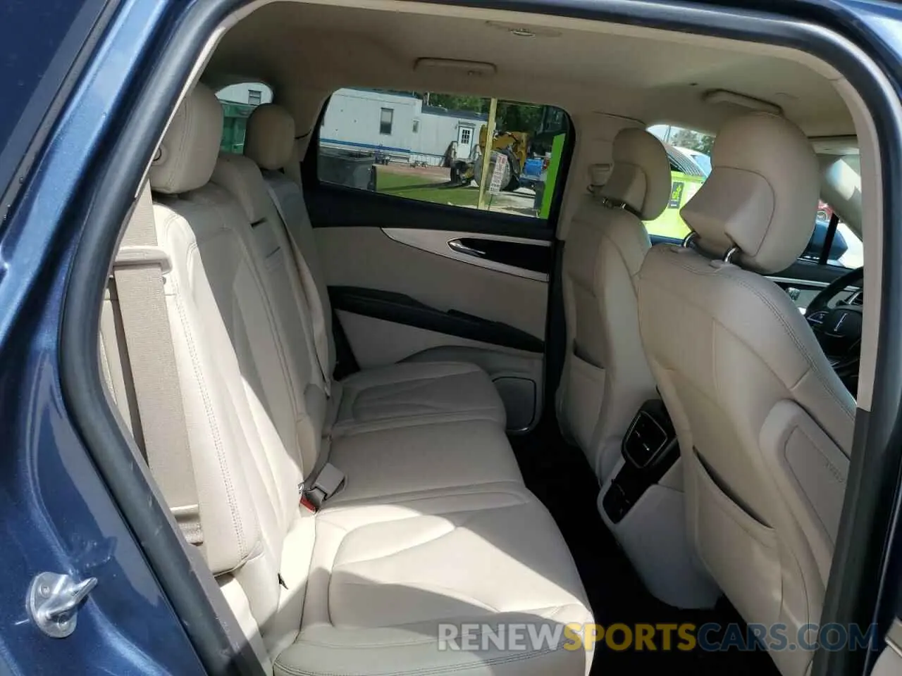 11 Photograph of a damaged car 2LMPJ6J95KBL35137 LINCOLN NAUTILUS 2019