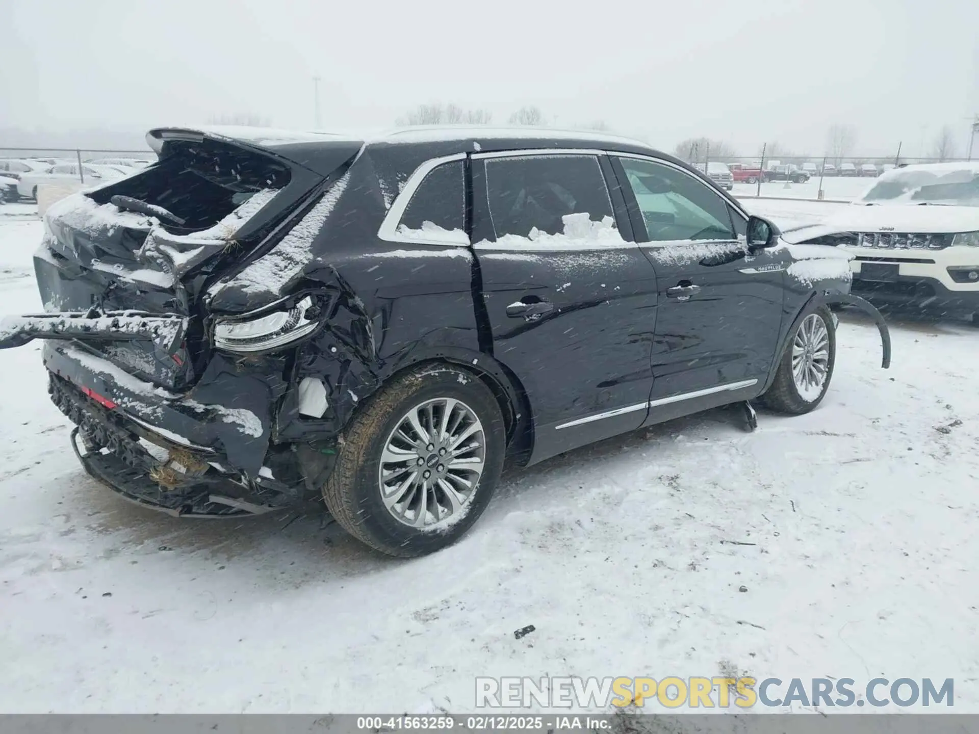 4 Photograph of a damaged car 2LMPJ6K90KBL47453 LINCOLN NAUTILUS 2019