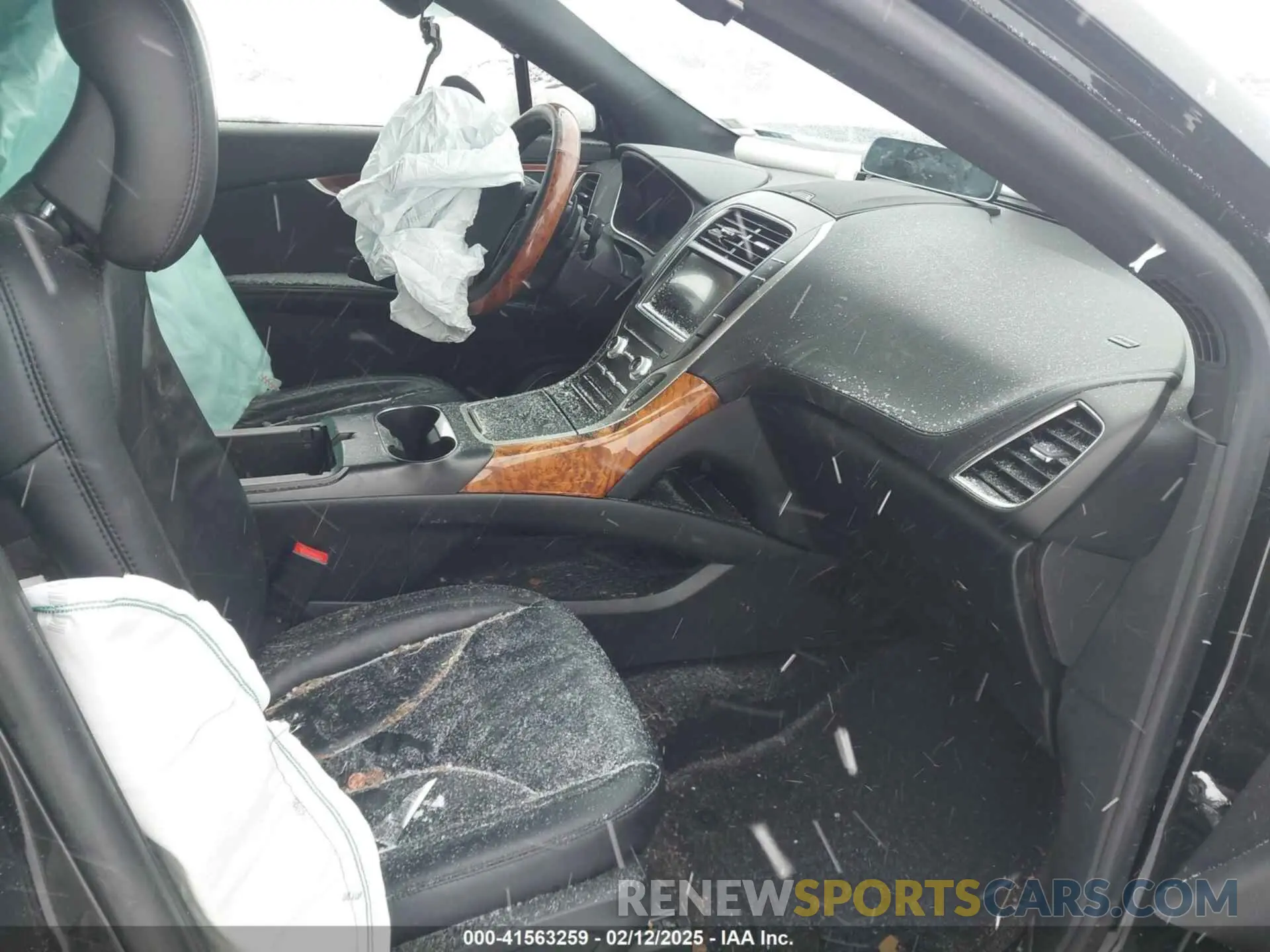 5 Photograph of a damaged car 2LMPJ6K90KBL47453 LINCOLN NAUTILUS 2019