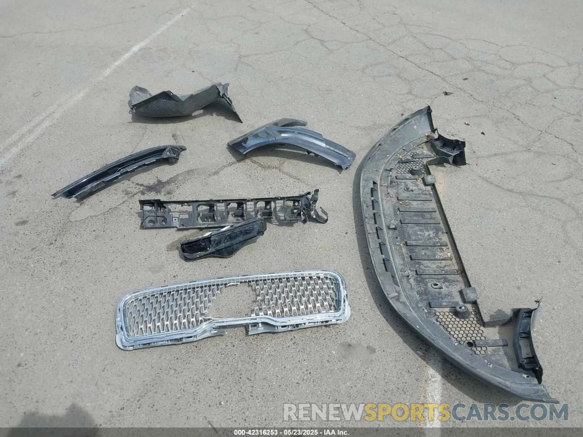 12 Photograph of a damaged car 2LMPJ6K96KBL32682 LINCOLN NAUTILUS 2019