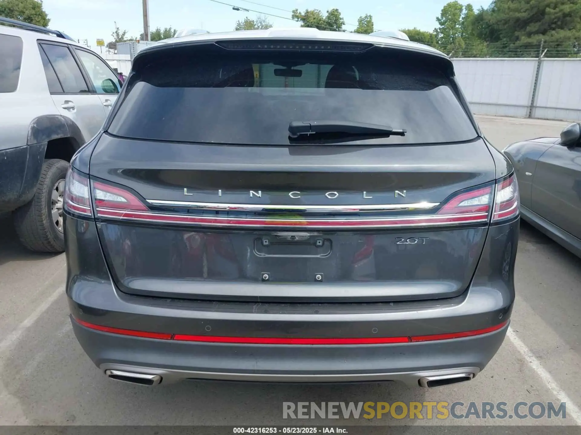17 Photograph of a damaged car 2LMPJ6K96KBL32682 LINCOLN NAUTILUS 2019
