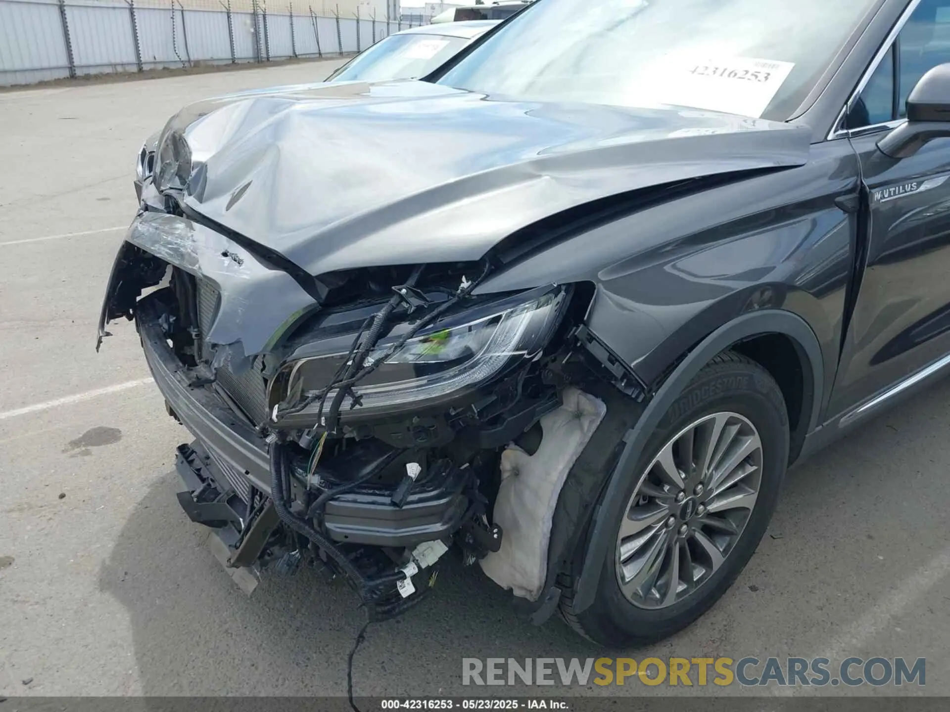 18 Photograph of a damaged car 2LMPJ6K96KBL32682 LINCOLN NAUTILUS 2019
