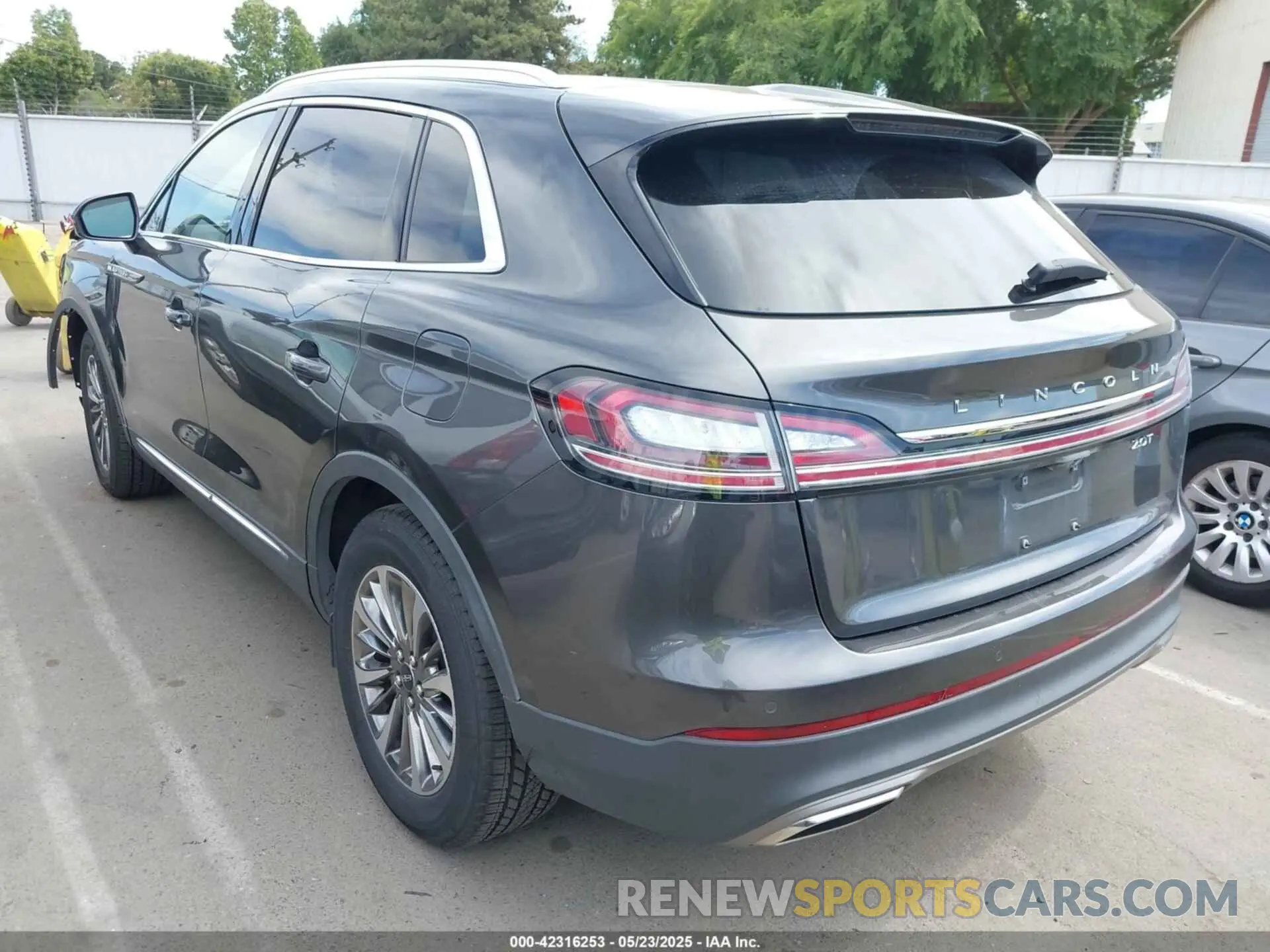 3 Photograph of a damaged car 2LMPJ6K96KBL32682 LINCOLN NAUTILUS 2019