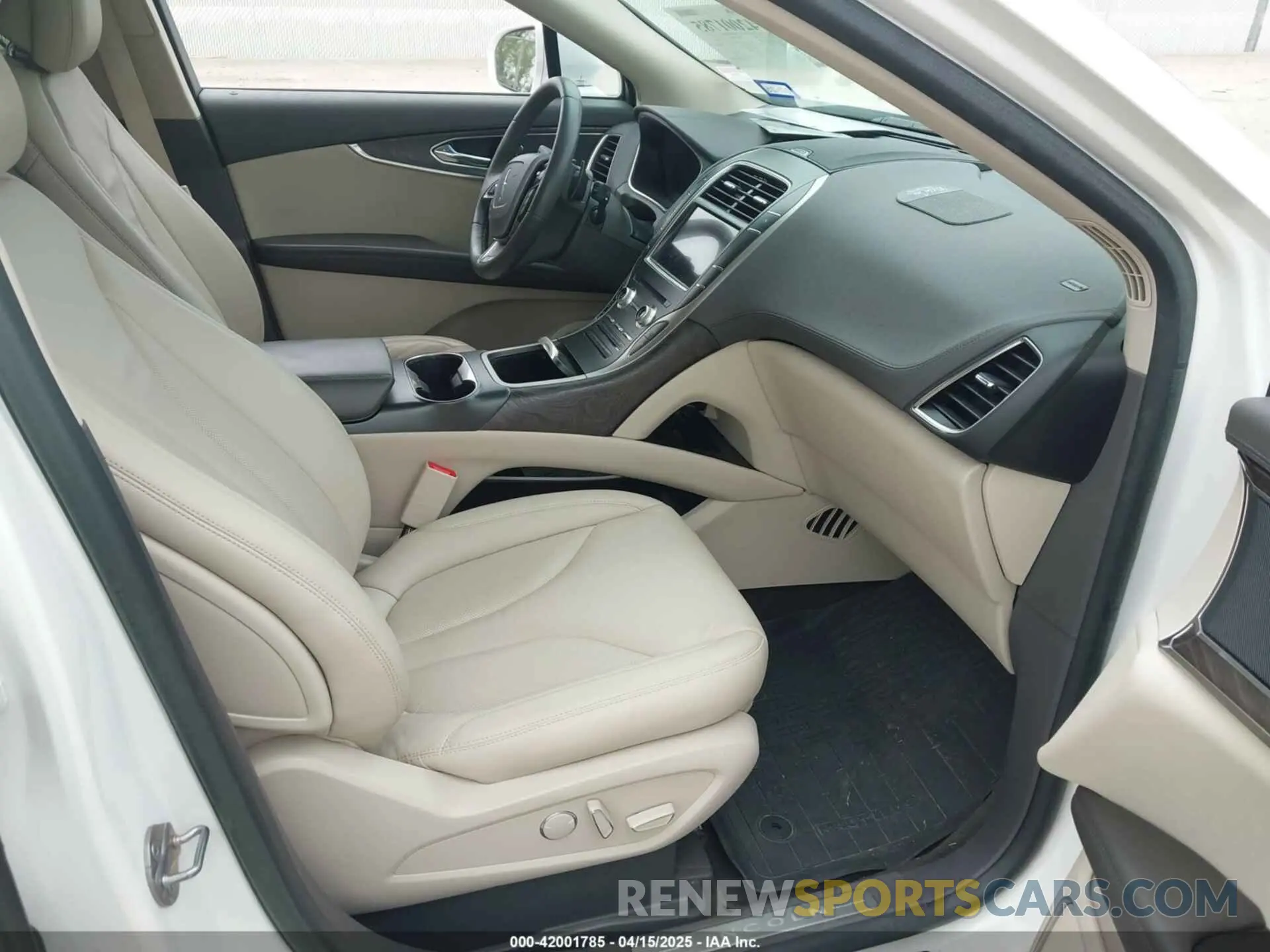5 Photograph of a damaged car 2LMPJ6K96KBL57713 LINCOLN NAUTILUS 2019