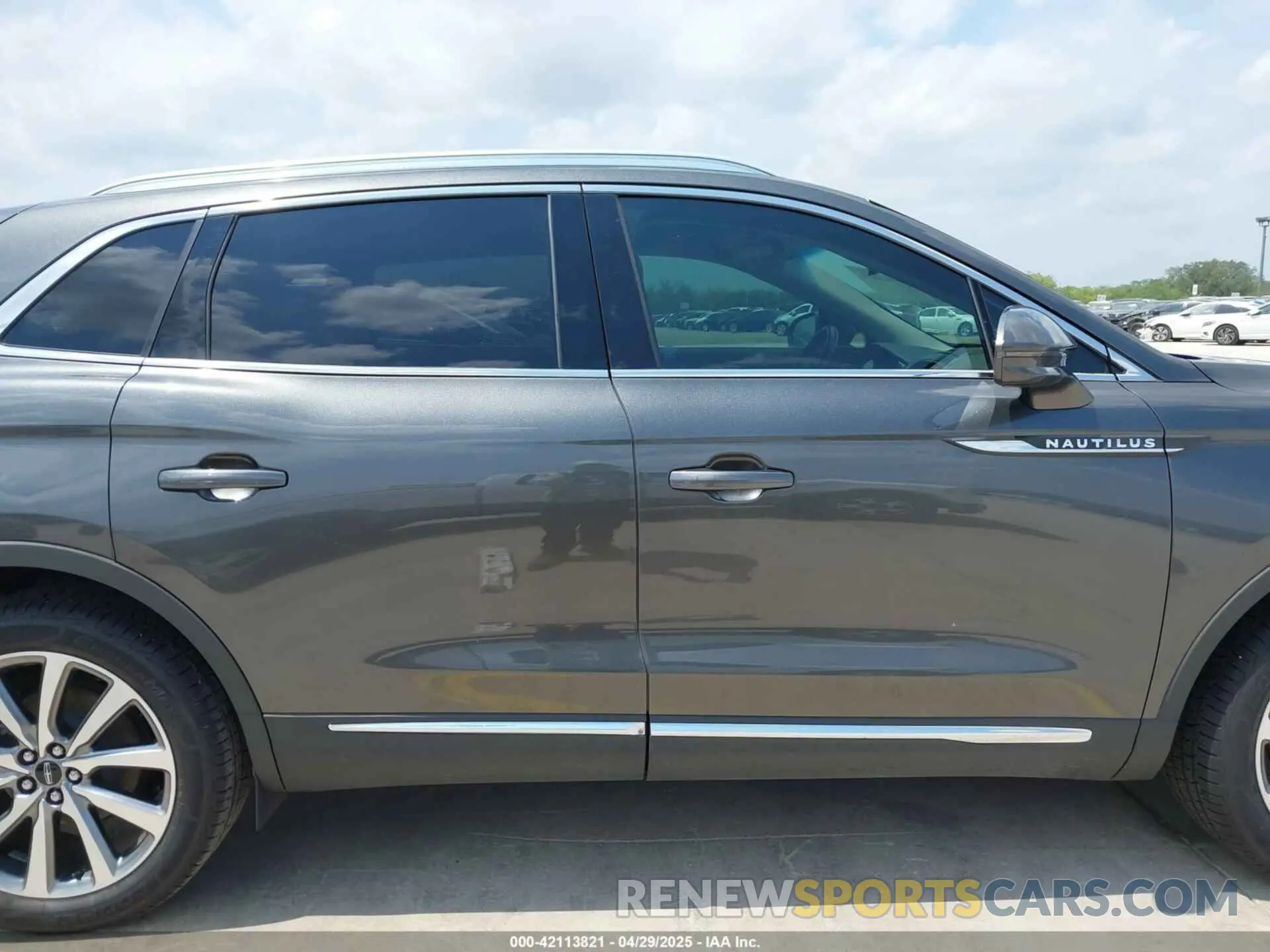 14 Photograph of a damaged car 2LMPJ6K99KBL42848 LINCOLN NAUTILUS 2019