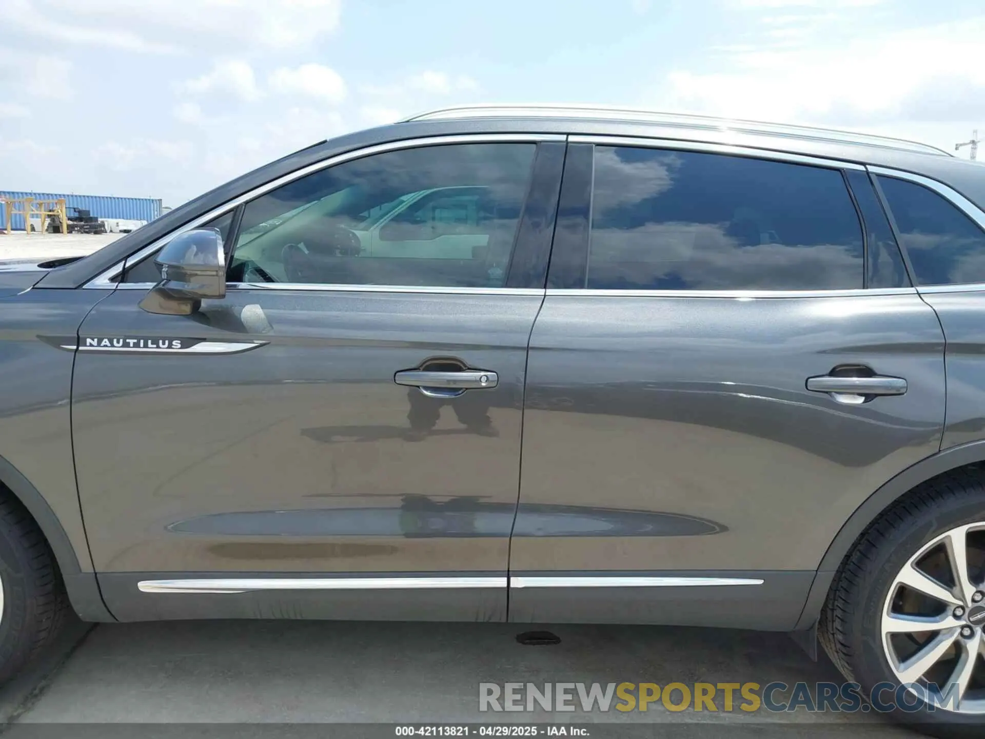 15 Photograph of a damaged car 2LMPJ6K99KBL42848 LINCOLN NAUTILUS 2019