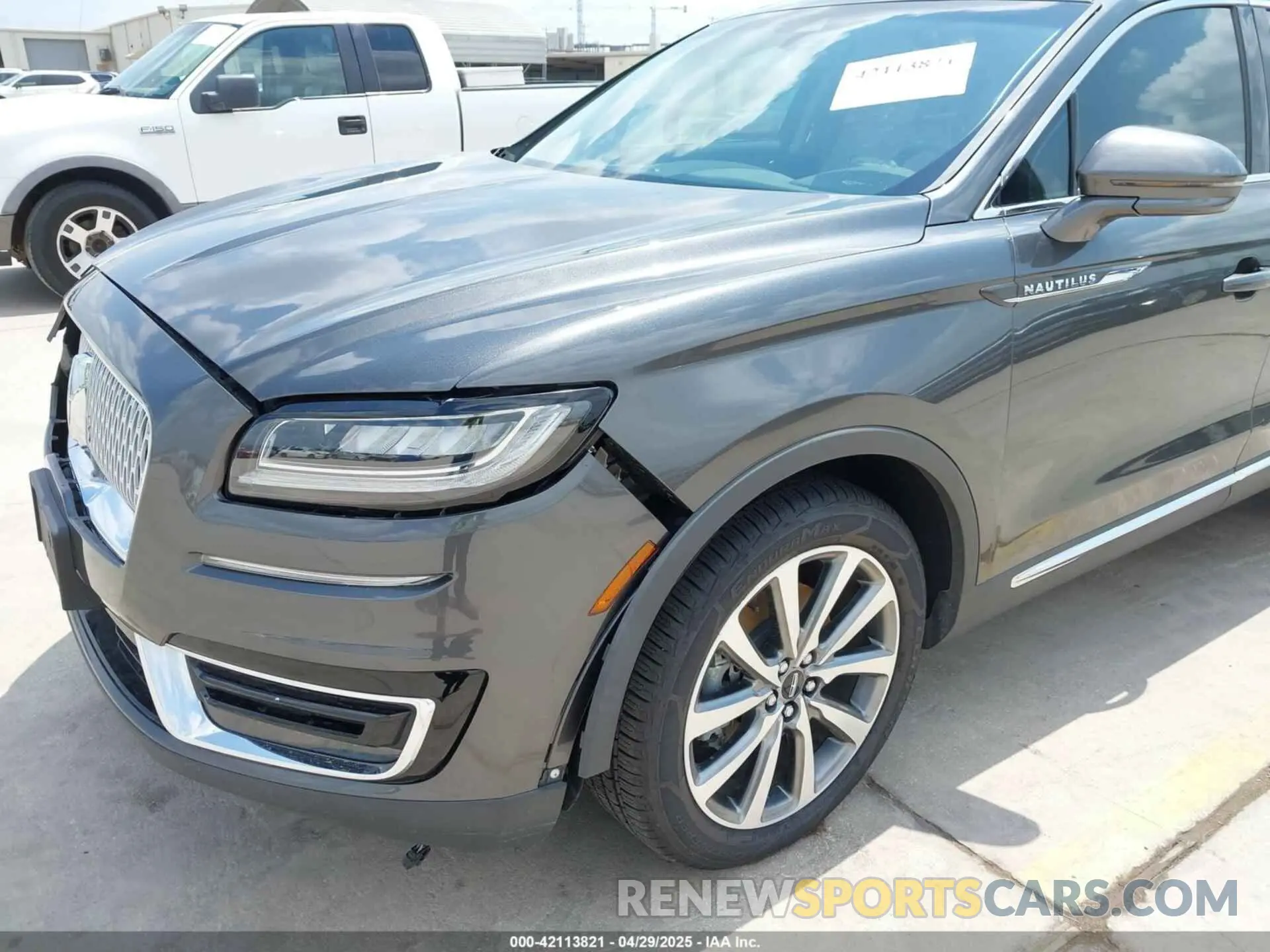 18 Photograph of a damaged car 2LMPJ6K99KBL42848 LINCOLN NAUTILUS 2019