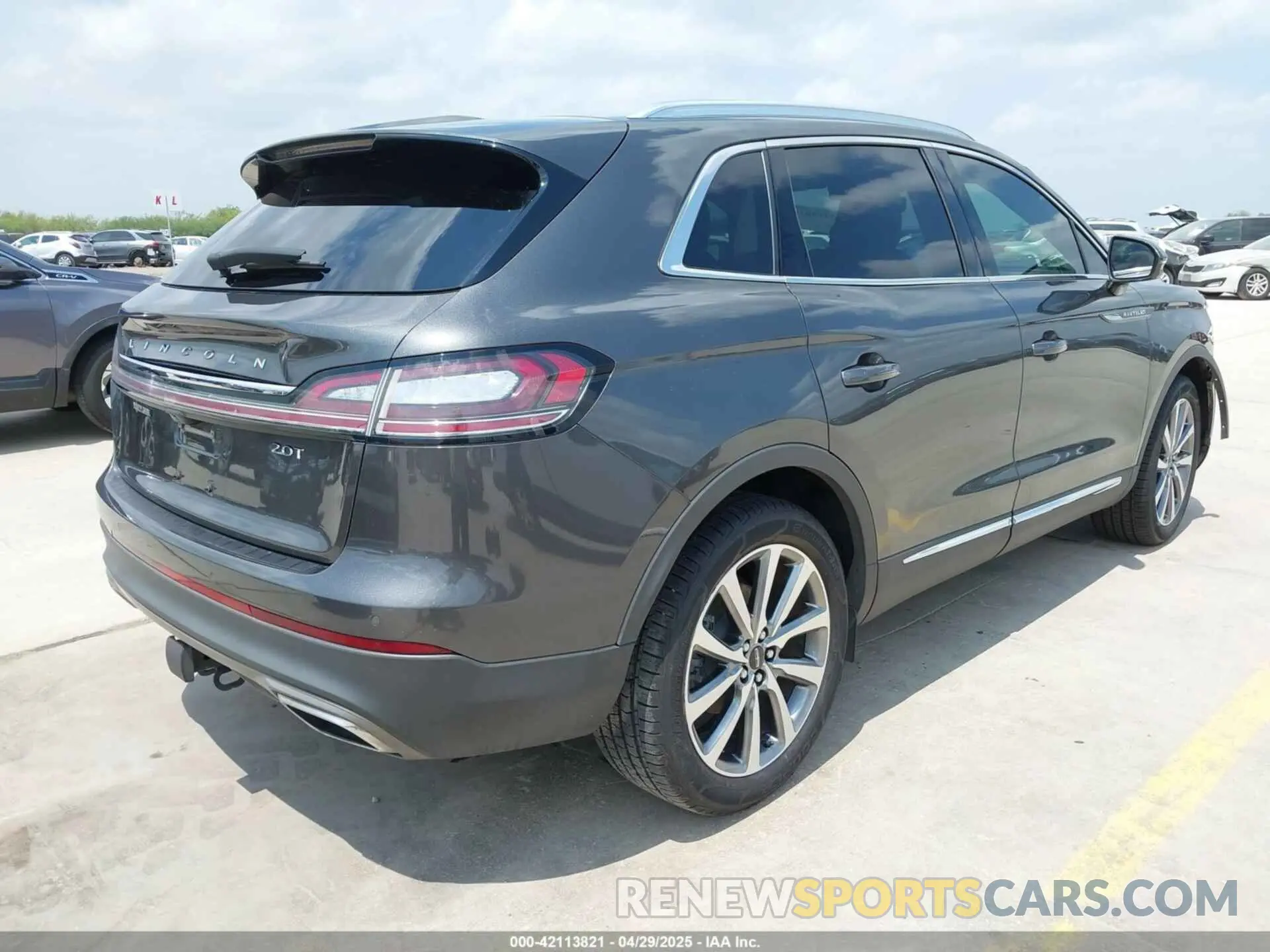 4 Photograph of a damaged car 2LMPJ6K99KBL42848 LINCOLN NAUTILUS 2019
