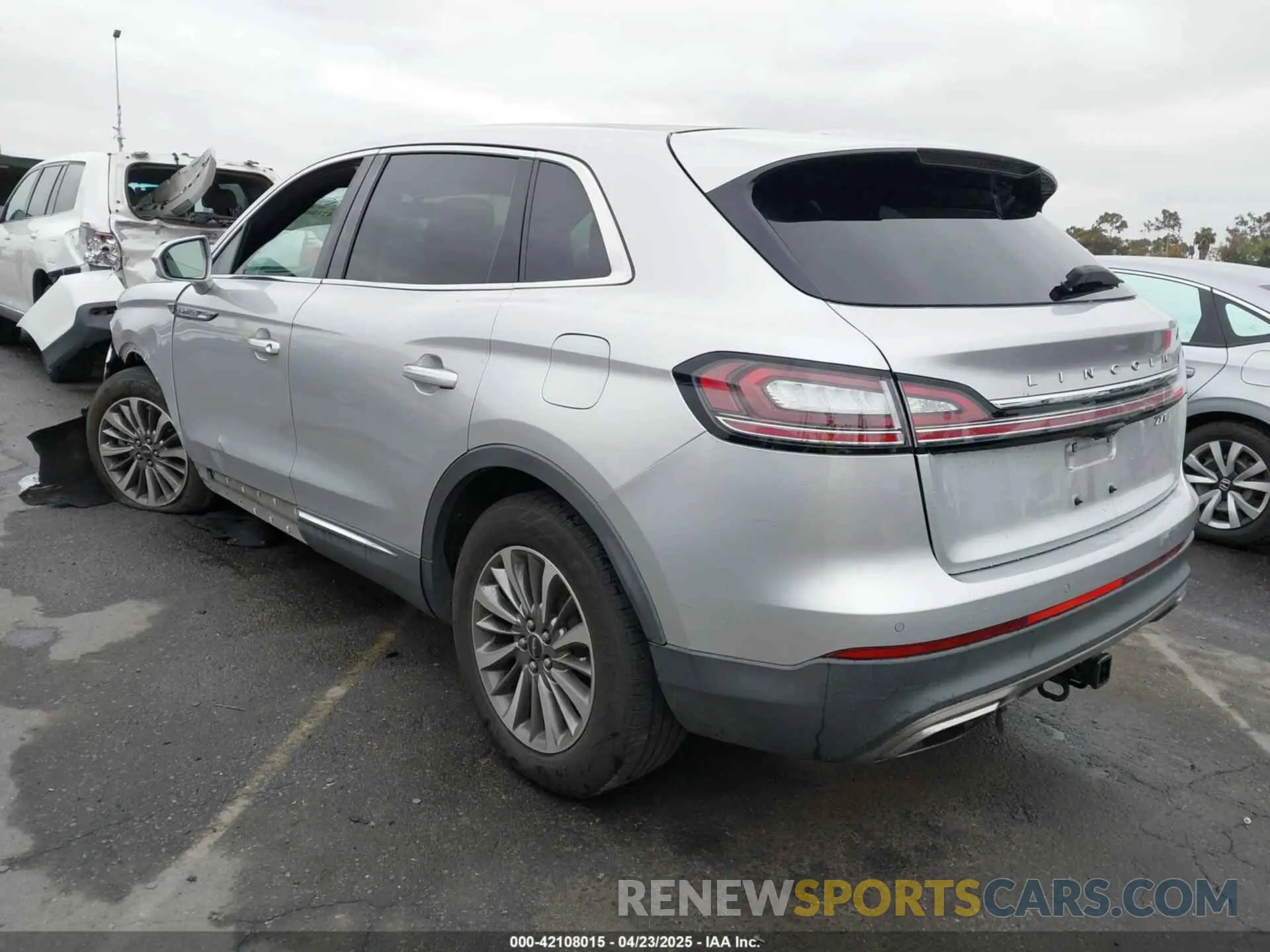 3 Photograph of a damaged car 2LMPJ6KP4KBL45865 LINCOLN NAUTILUS 2019