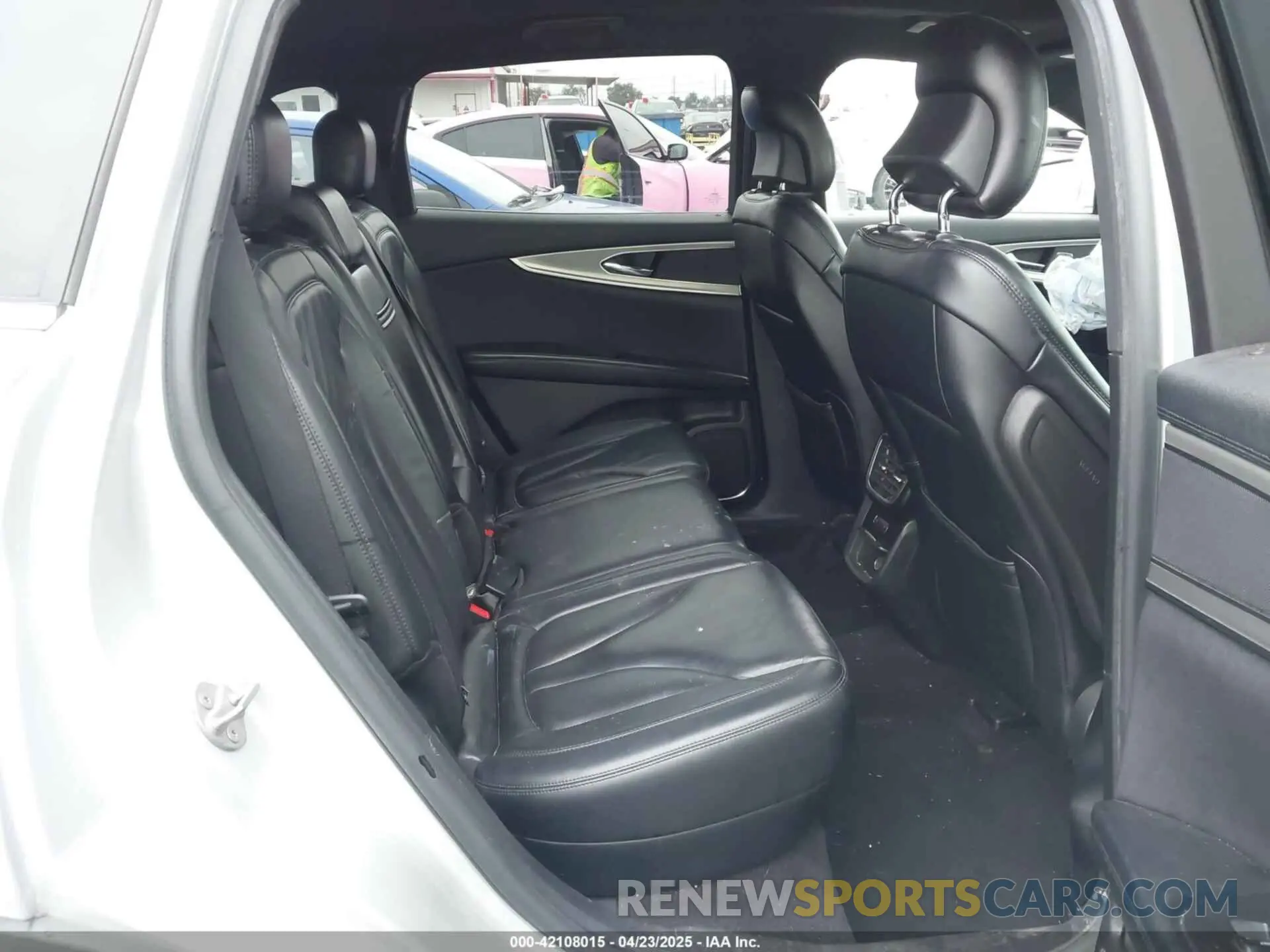 8 Photograph of a damaged car 2LMPJ6KP4KBL45865 LINCOLN NAUTILUS 2019