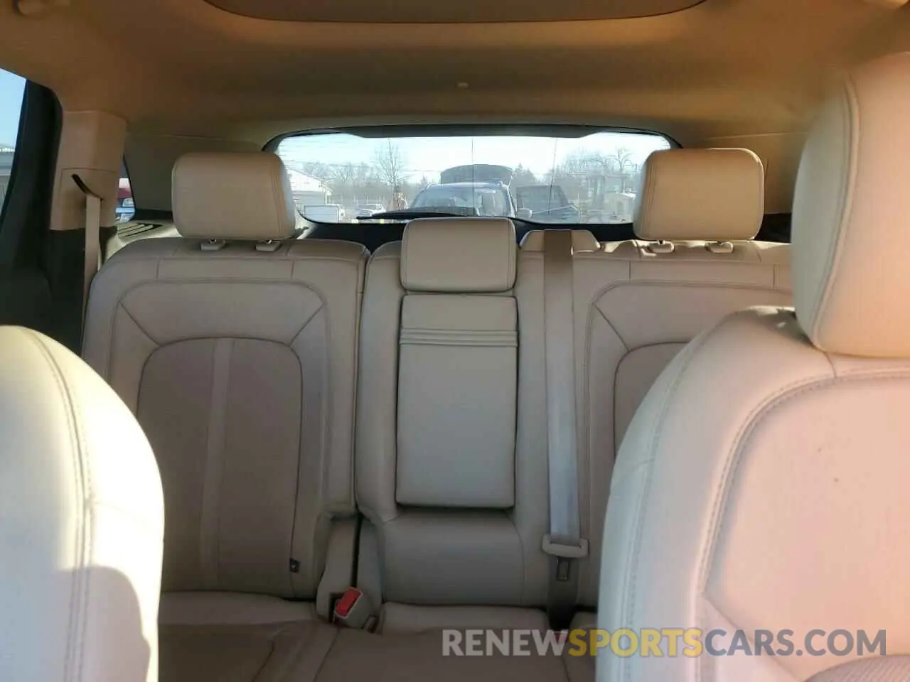 10 Photograph of a damaged car 2LMPJ6L92KBL31141 LINCOLN NAUTILUS 2019