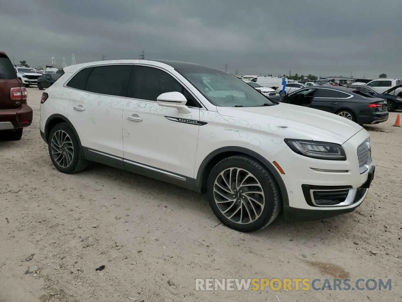 4 Photograph of a damaged car 2LMPJ6L96KBL23155 LINCOLN NAUTILUS 2019