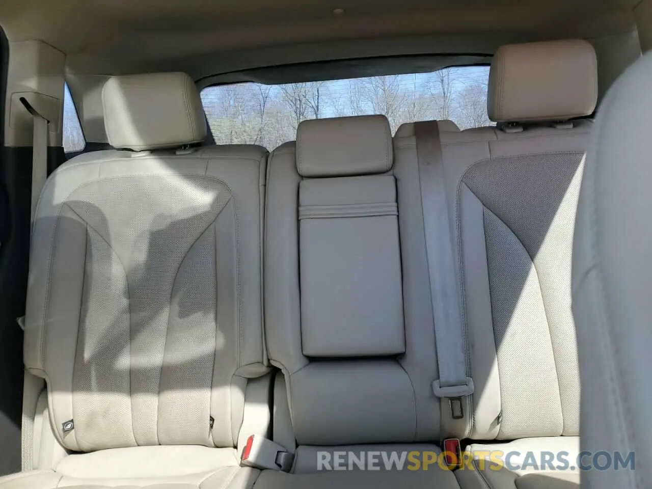 10 Photograph of a damaged car 2LMPJ6L96KBL28372 LINCOLN NAUTILUS 2019