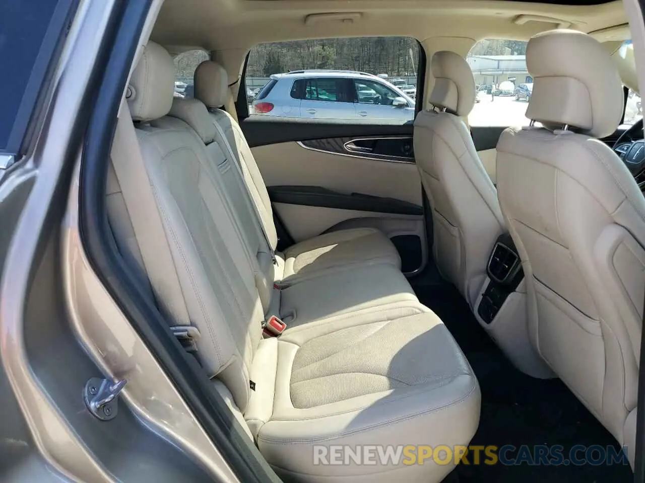 11 Photograph of a damaged car 2LMPJ6L96KBL28372 LINCOLN NAUTILUS 2019