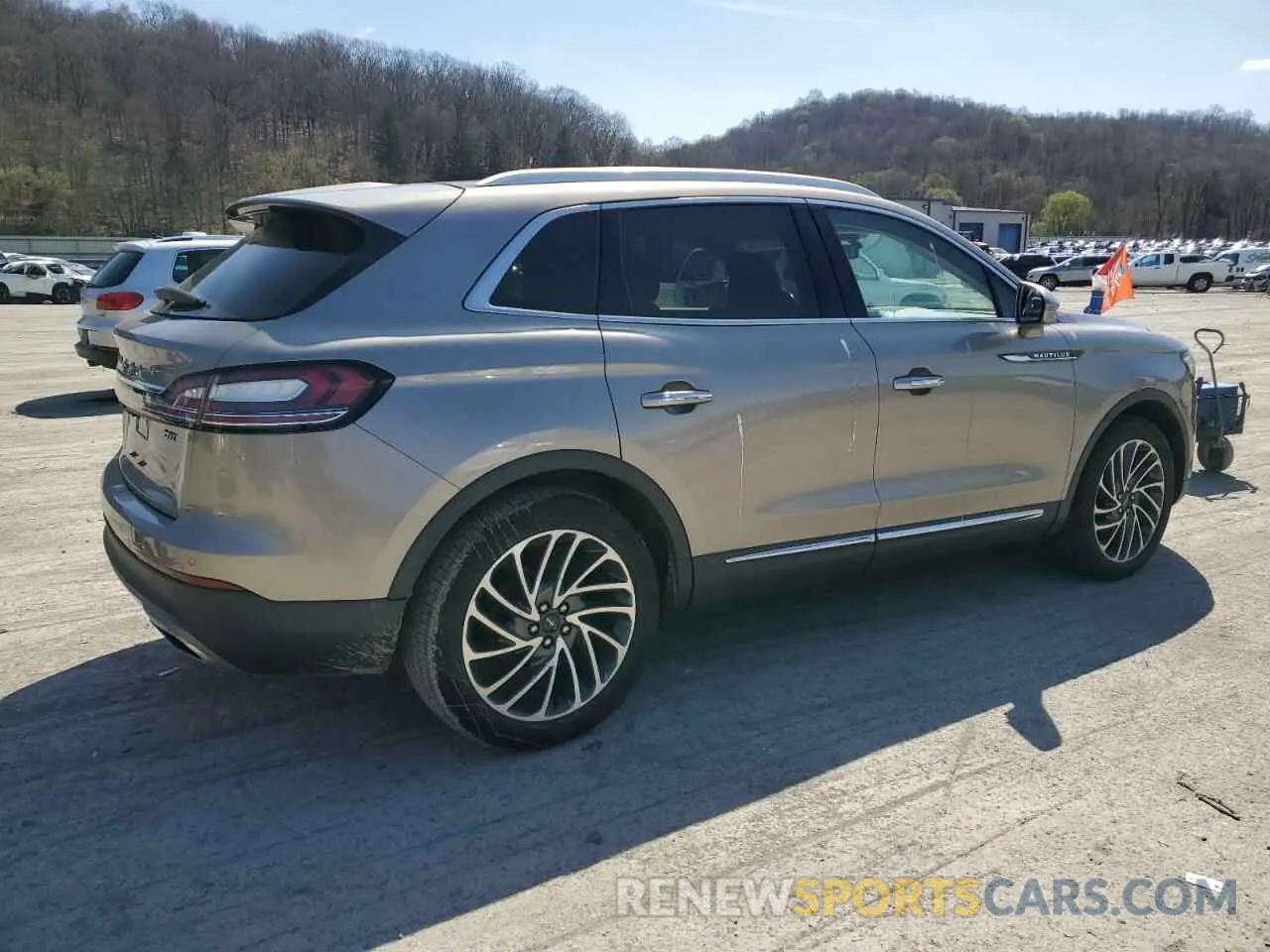 3 Photograph of a damaged car 2LMPJ6L96KBL28372 LINCOLN NAUTILUS 2019