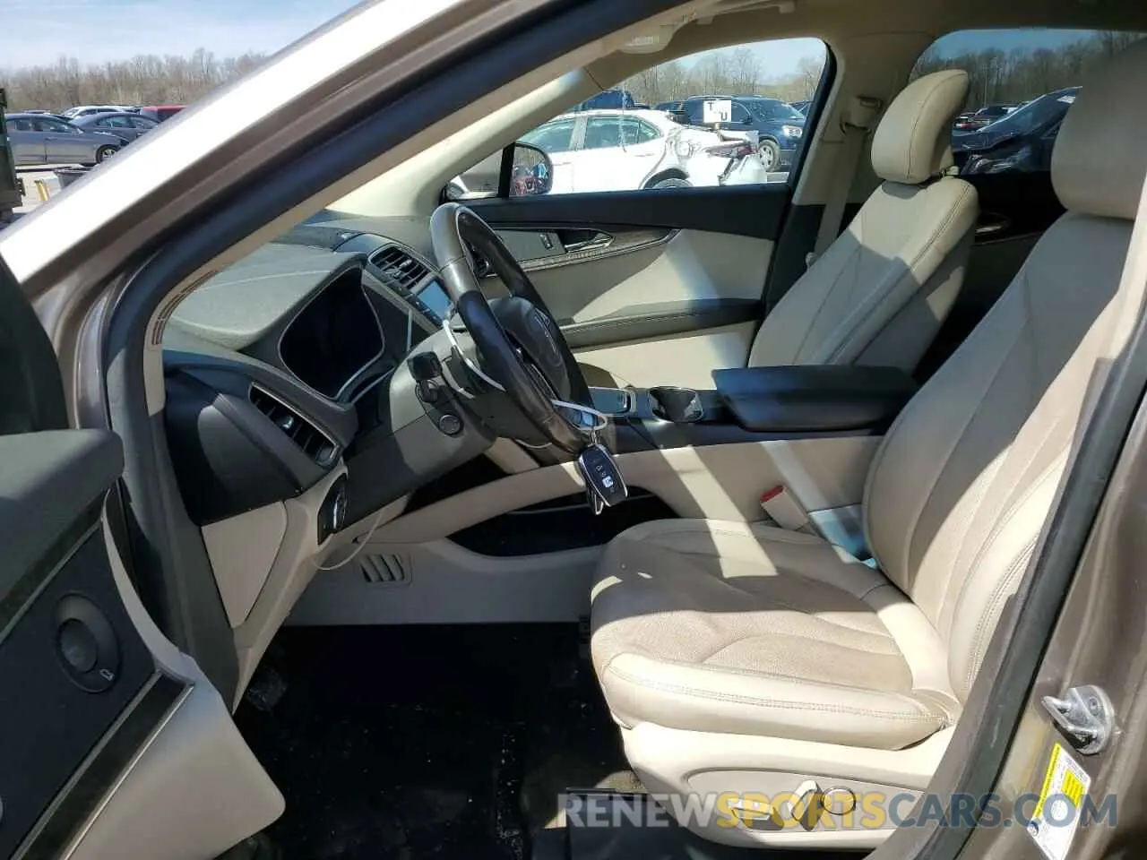 7 Photograph of a damaged car 2LMPJ6L96KBL28372 LINCOLN NAUTILUS 2019