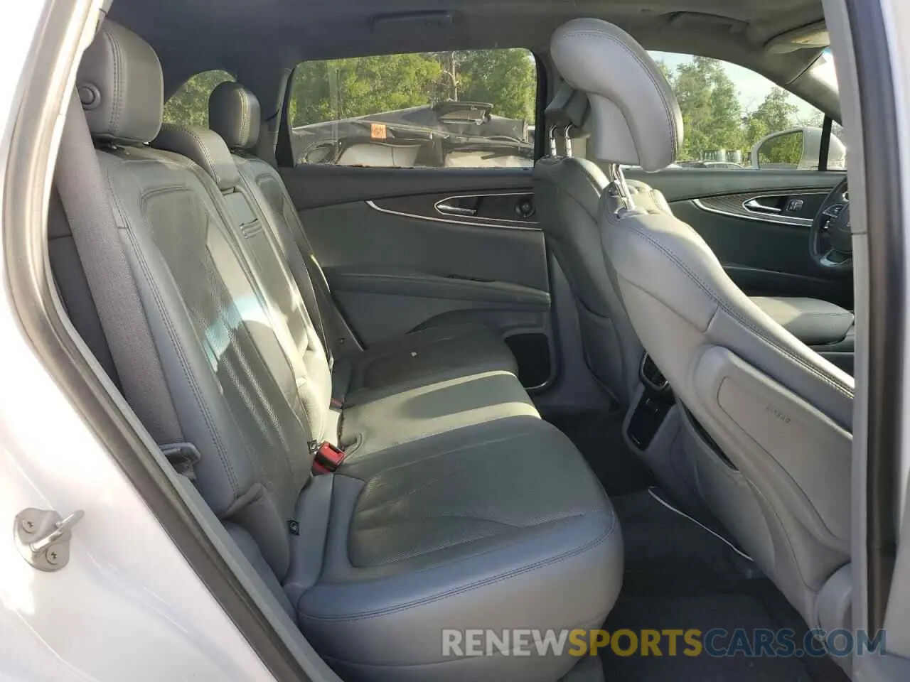 11 Photograph of a damaged car 2LMPJ6L98KBL12724 LINCOLN NAUTILUS 2019