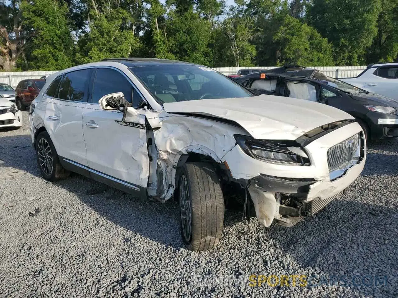 4 Photograph of a damaged car 2LMPJ6L98KBL12724 LINCOLN NAUTILUS 2019