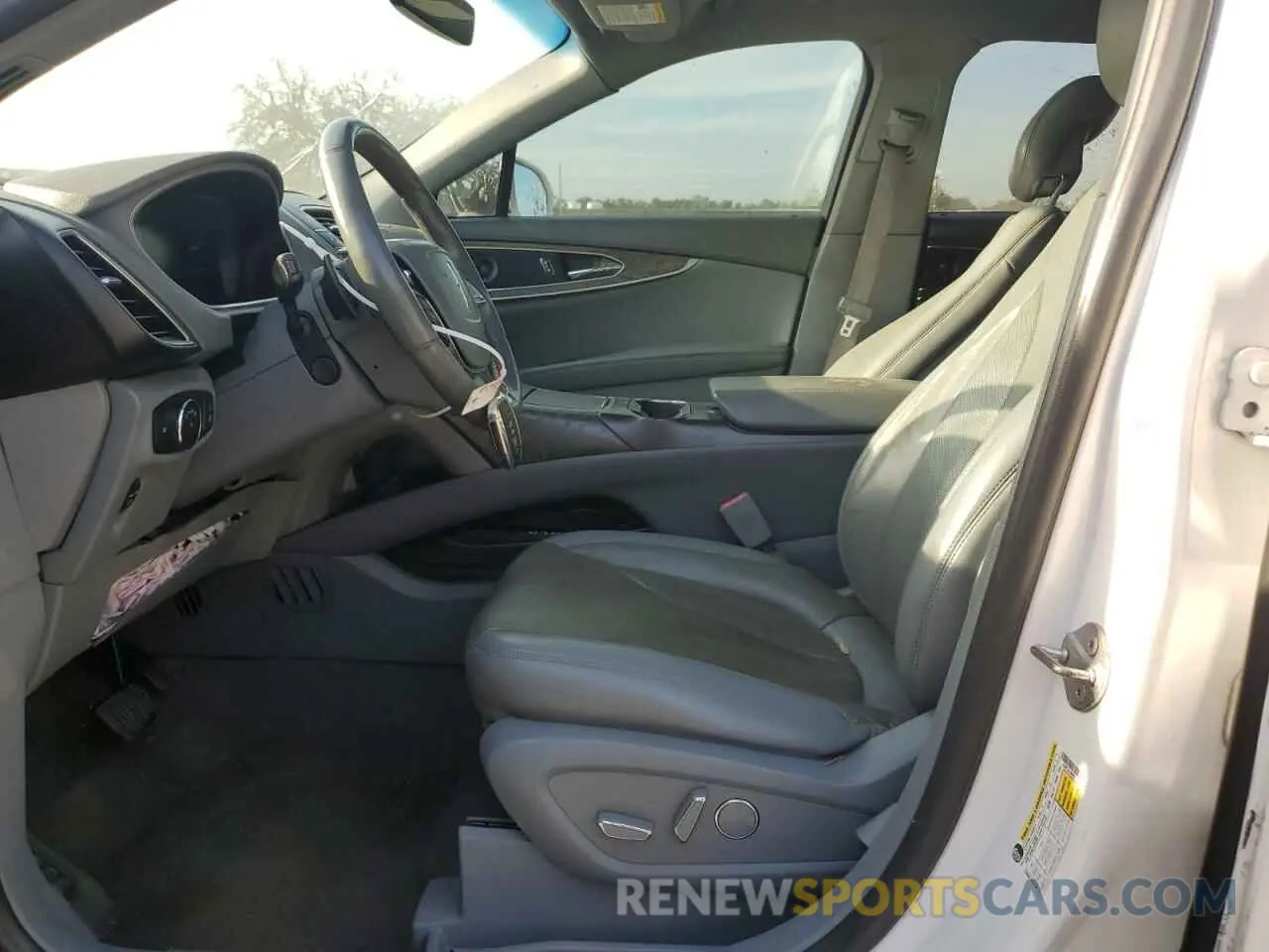 7 Photograph of a damaged car 2LMPJ6L98KBL12724 LINCOLN NAUTILUS 2019